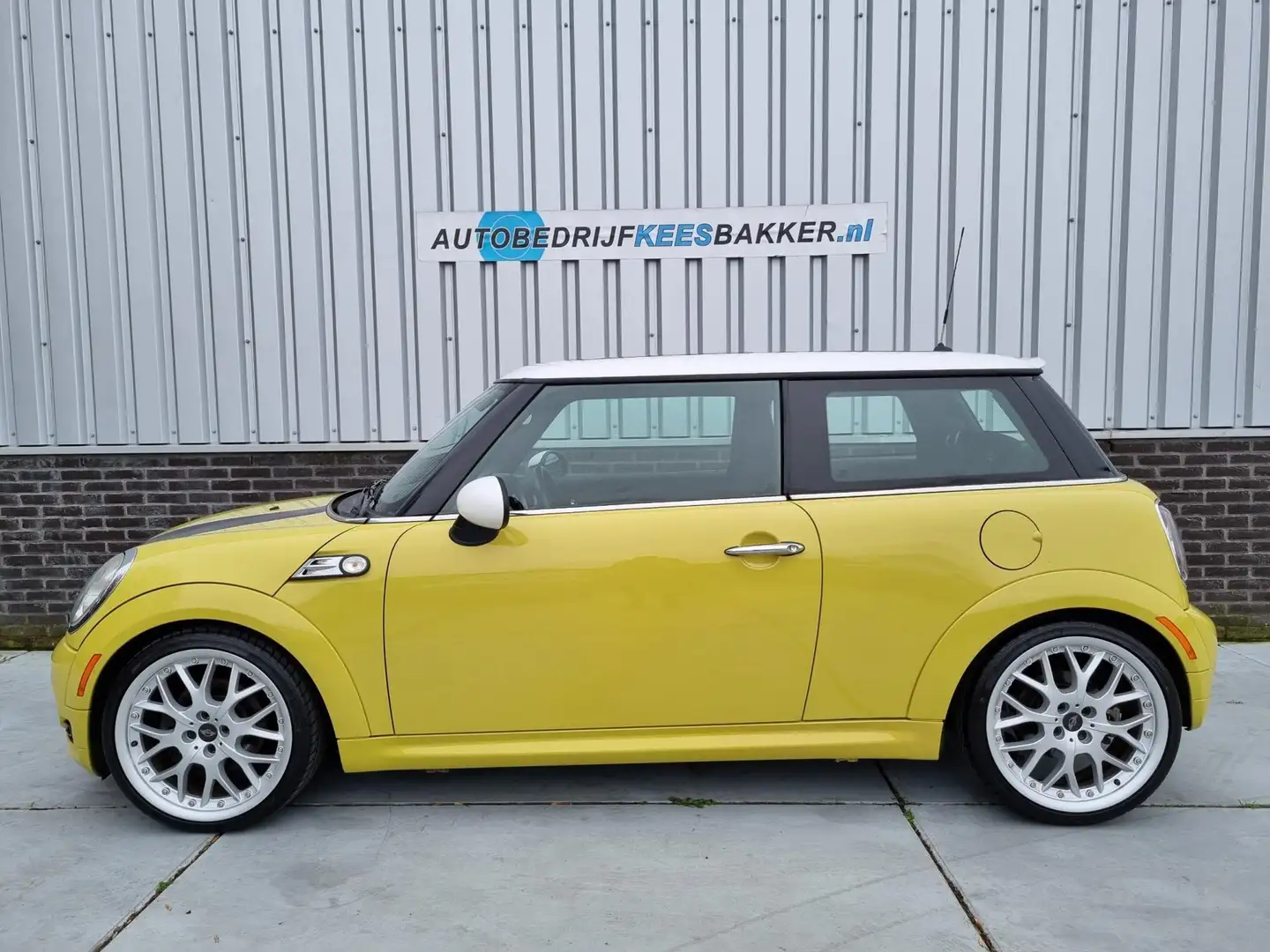 MINI Cooper Mini 1.6 Business Line / Pano / Airco / mooie kleu Geel - 2