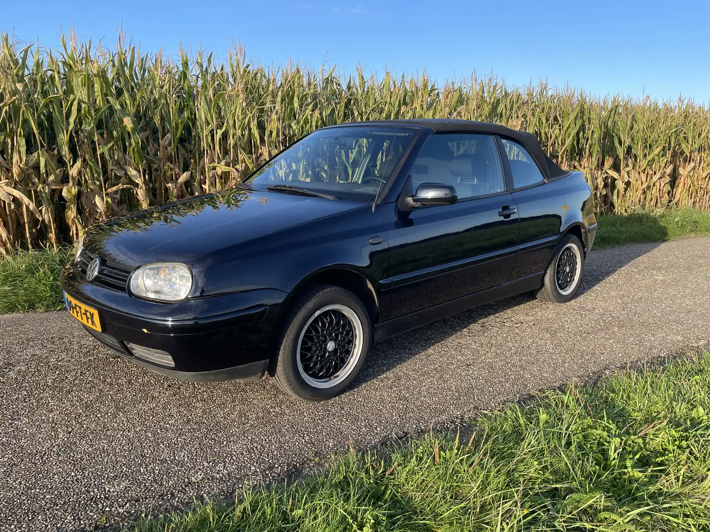 Volkswagen Golf Cabriolet 1.8 Trendline *nieuw cabrio dak* Bleu - 1