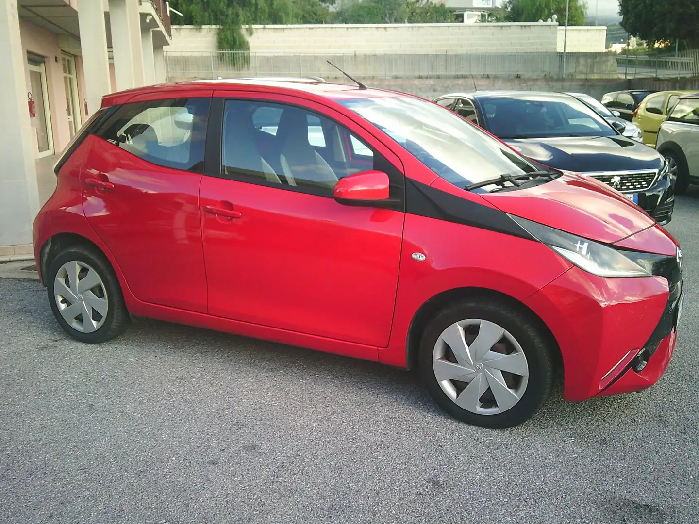 Toyota Aygo Aygo II 2014 5p 1.0 x-play my15 Rosso - 2