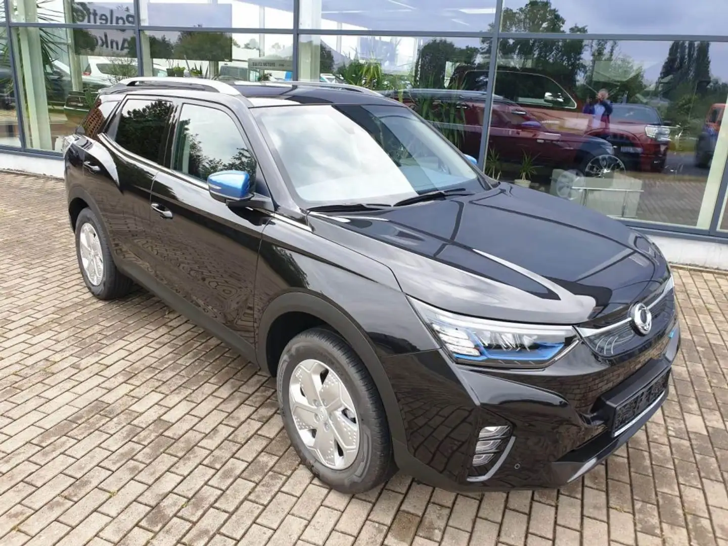 SsangYong Korando E-Motion Titanium Schwarz - 1