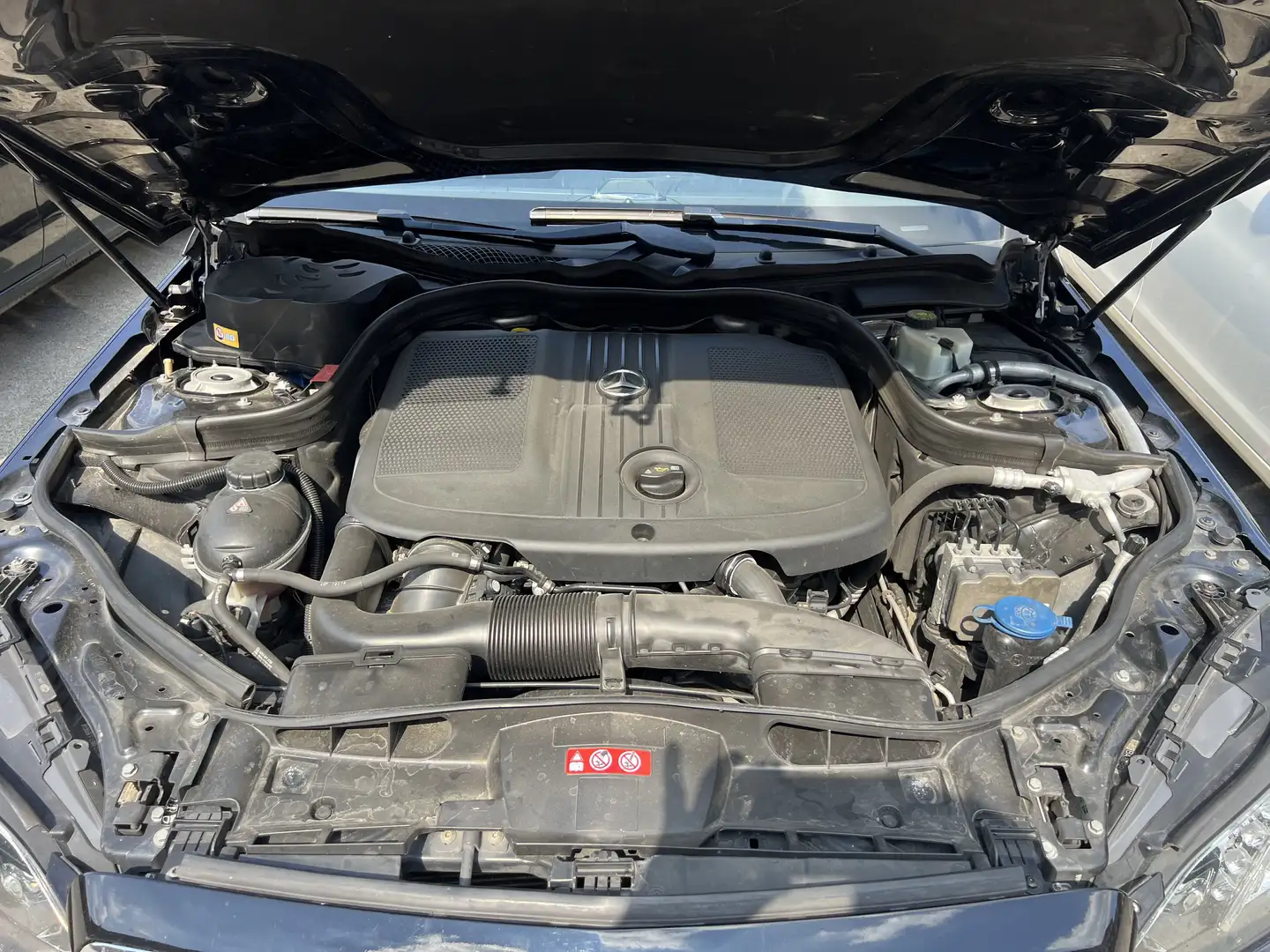 Mercedes-Benz 200 eclasse euro 6B Zwart - 1