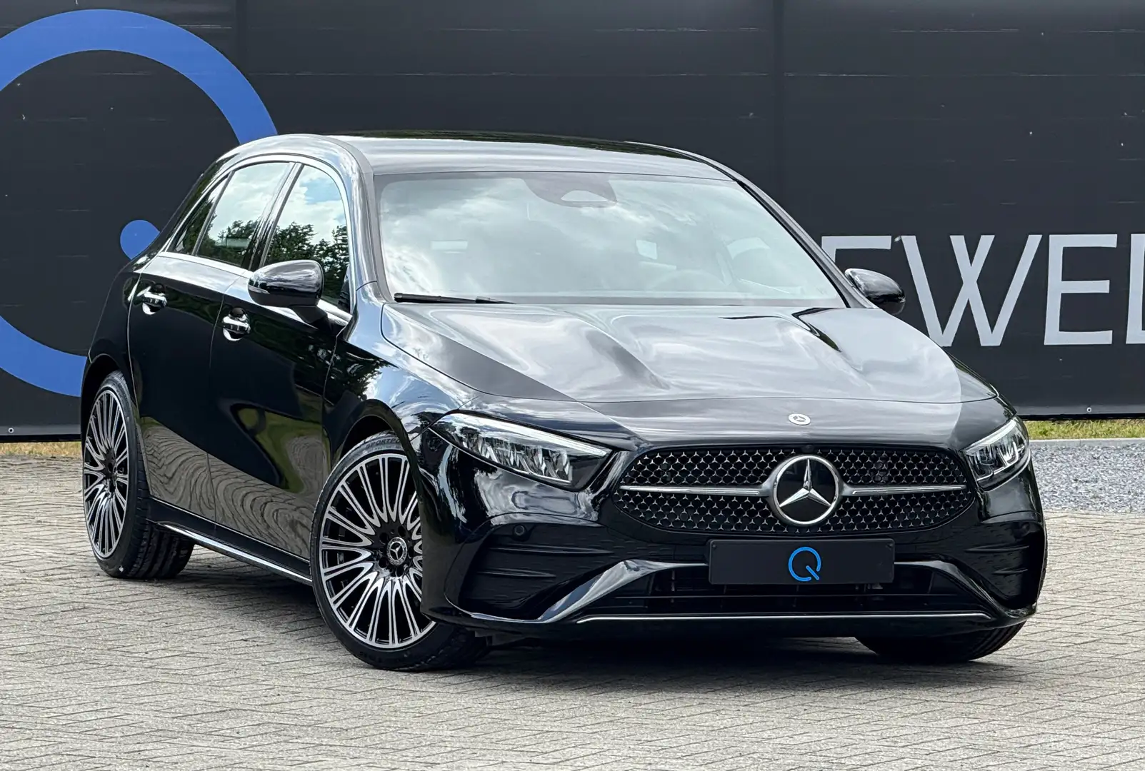 Mercedes-Benz A 200 AMG CAMERA AMBIENT EQ BOOST SPORT SOUND Zwart - 1