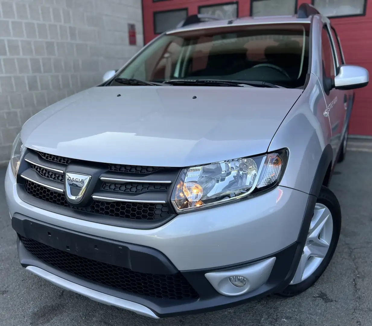 Dacia Sandero Stepway 0.9 TCe + CLIM + NAVI + CAR-PASS Grijs - 1