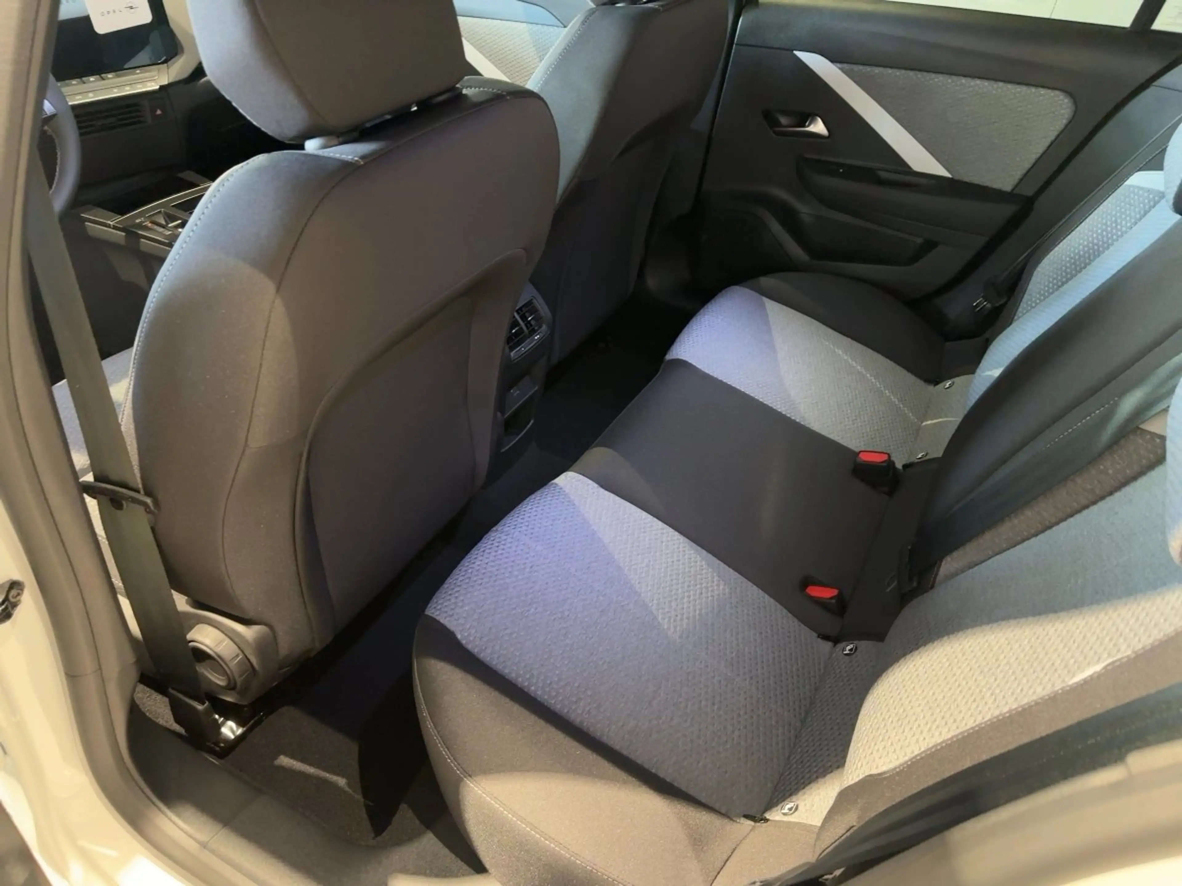 Opel Astra Sports Tourer Edition. 1.5 Diesel CAM LED — photo 8