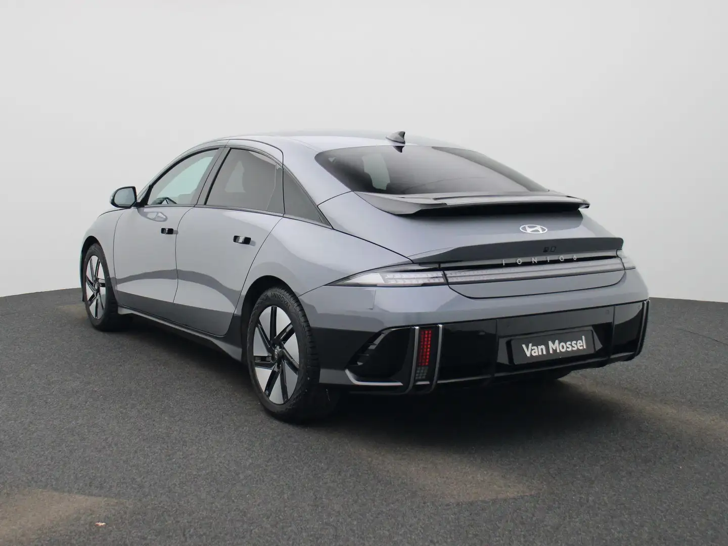 Hyundai IONIQ 6 53 kWh Core Plus NAVI | LED | CARPLAY Gris - 2