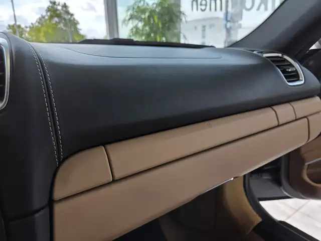 Porsche Cayman view 15