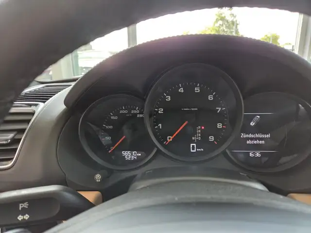 Porsche Cayman view 14