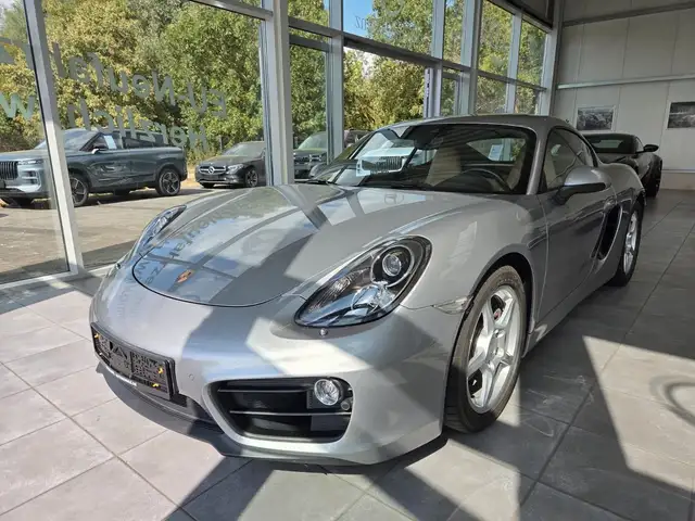 Porsche Cayman view 8