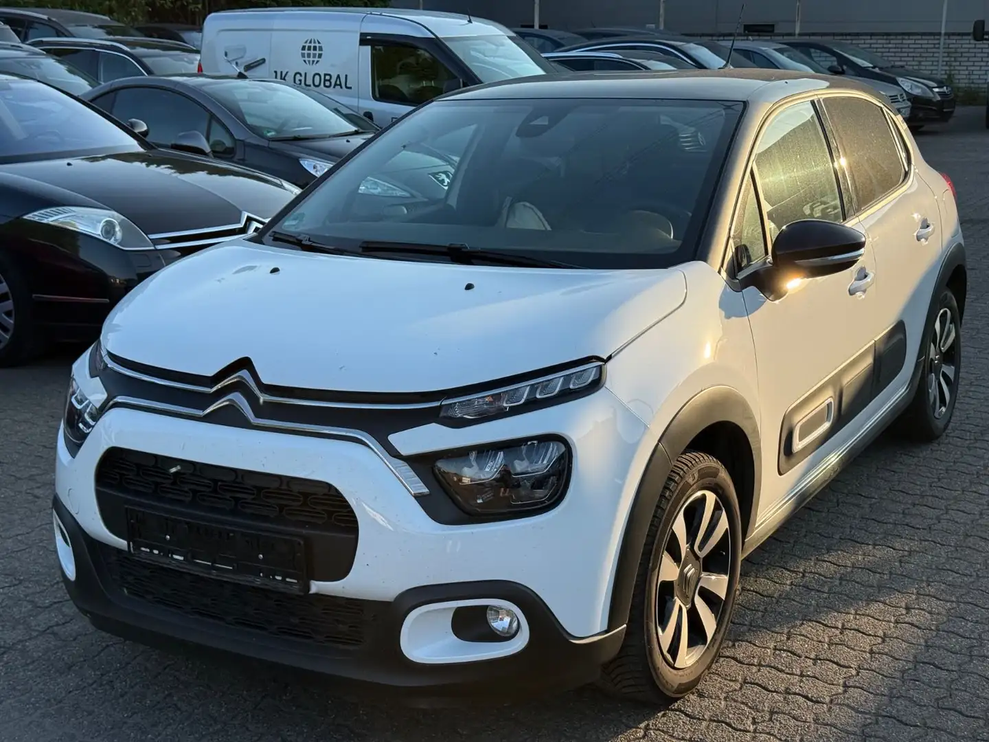 Citroen C3 Shine 1,2 Puretech Weiß - 1