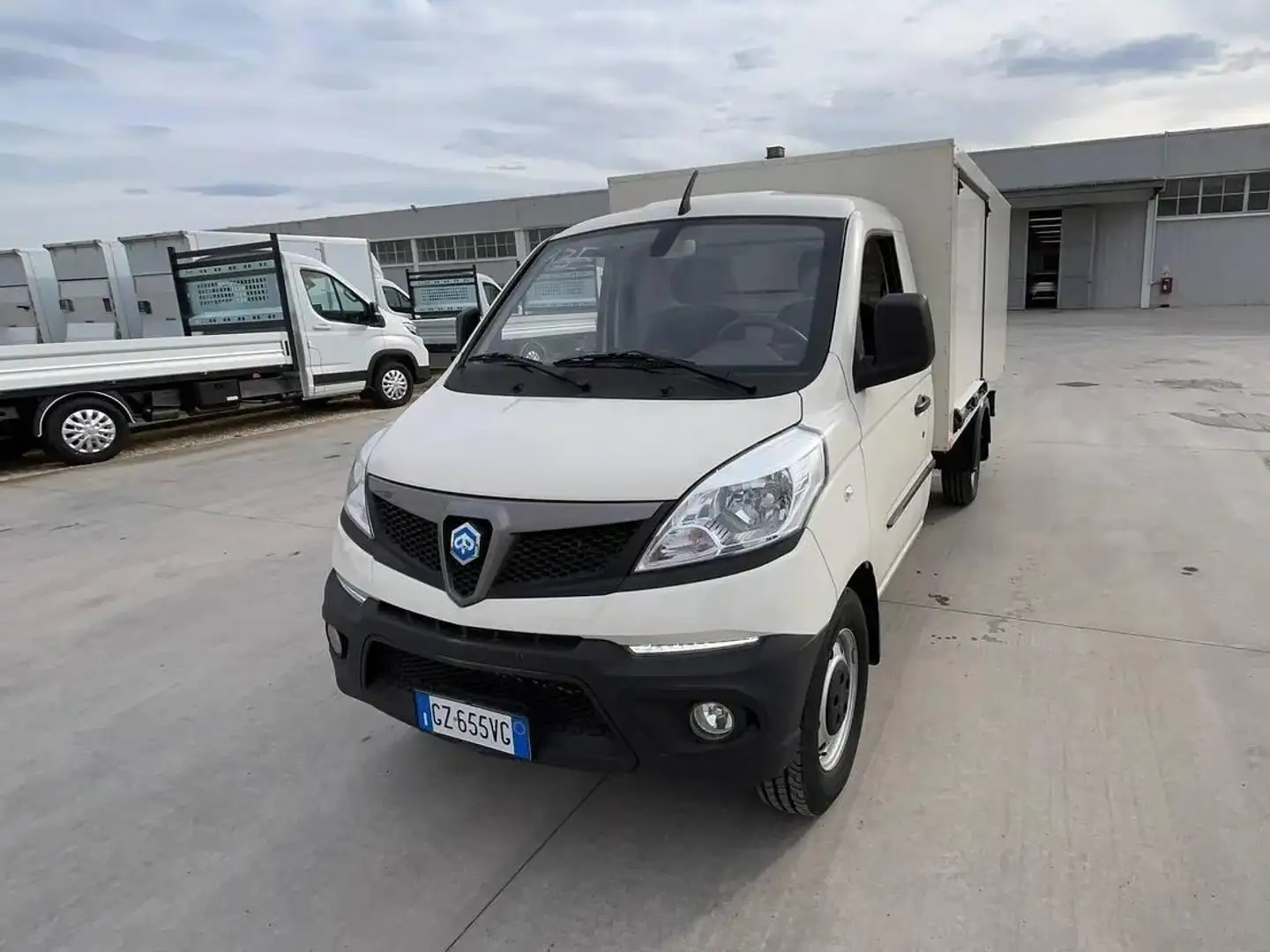 Piaggio Porter NP6 SW LR GPL 3070/2800 Top Box Roller - 2