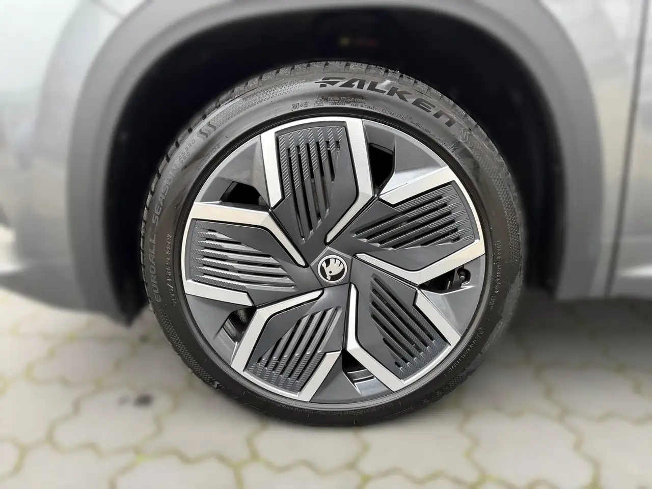 Skoda Kodiaq 2.0 TDI DSG 4x4 SPORTLINE +AHK +PANO +DCC +MATRIX 7