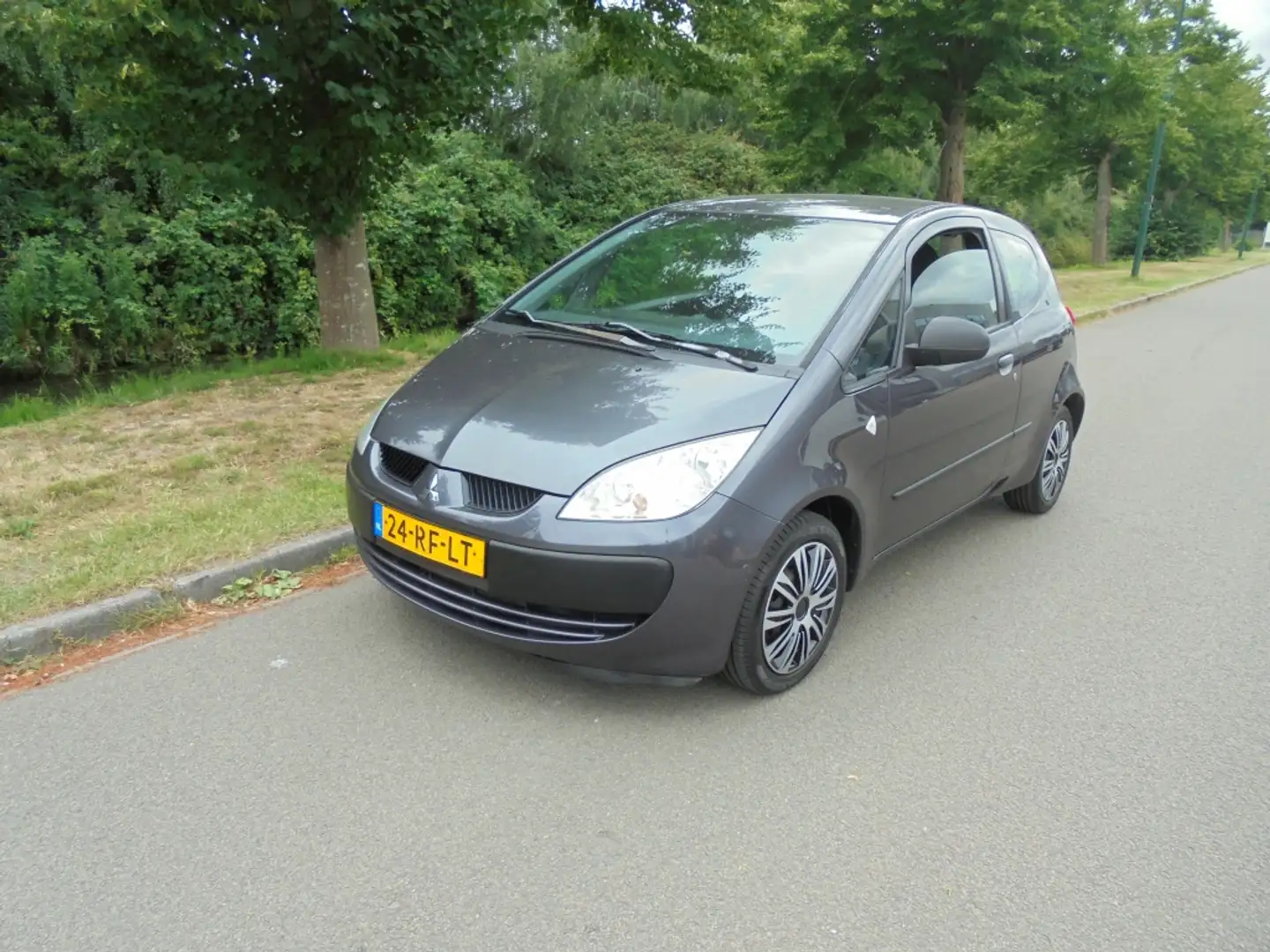Mitsubishi Colt 1.3 Inform Gris - 1
