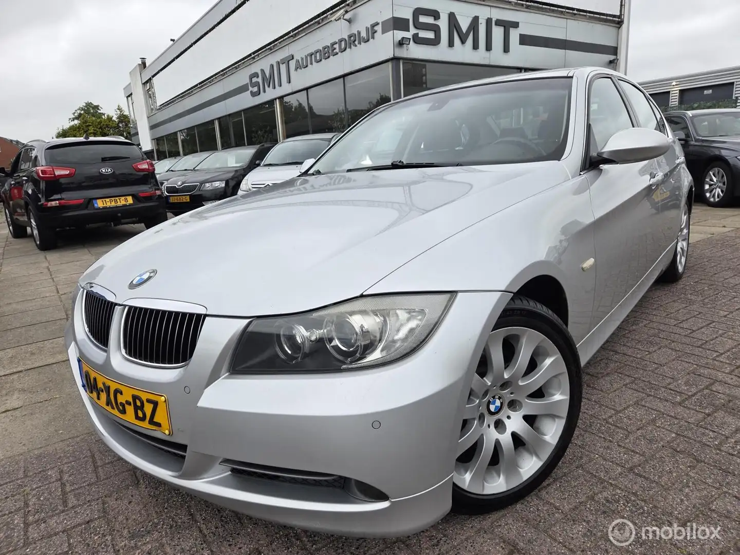 BMW 330 3-serie 330xi High Executive Aut/Leder/Nav/Xenon/S Grijs - 1