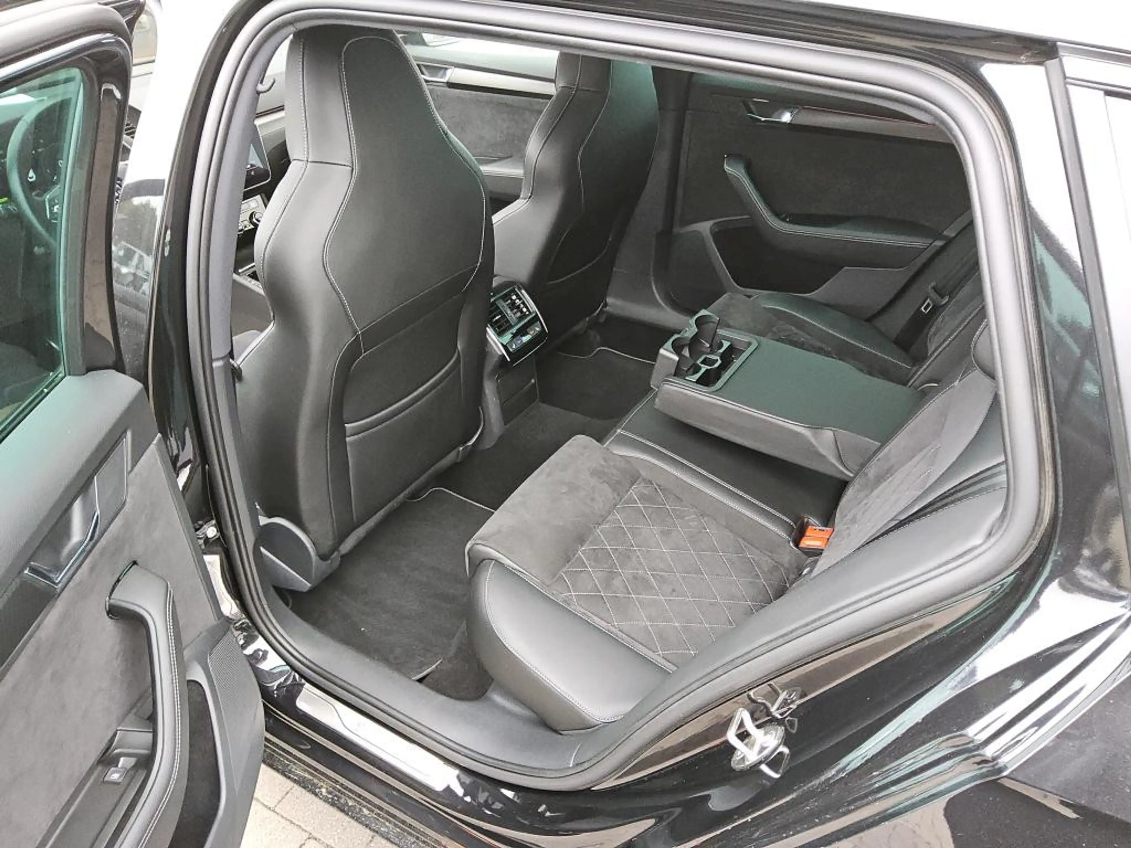 Skoda Superb Combi 1.4 TSI Sportline iV 360° PANO — photo 15