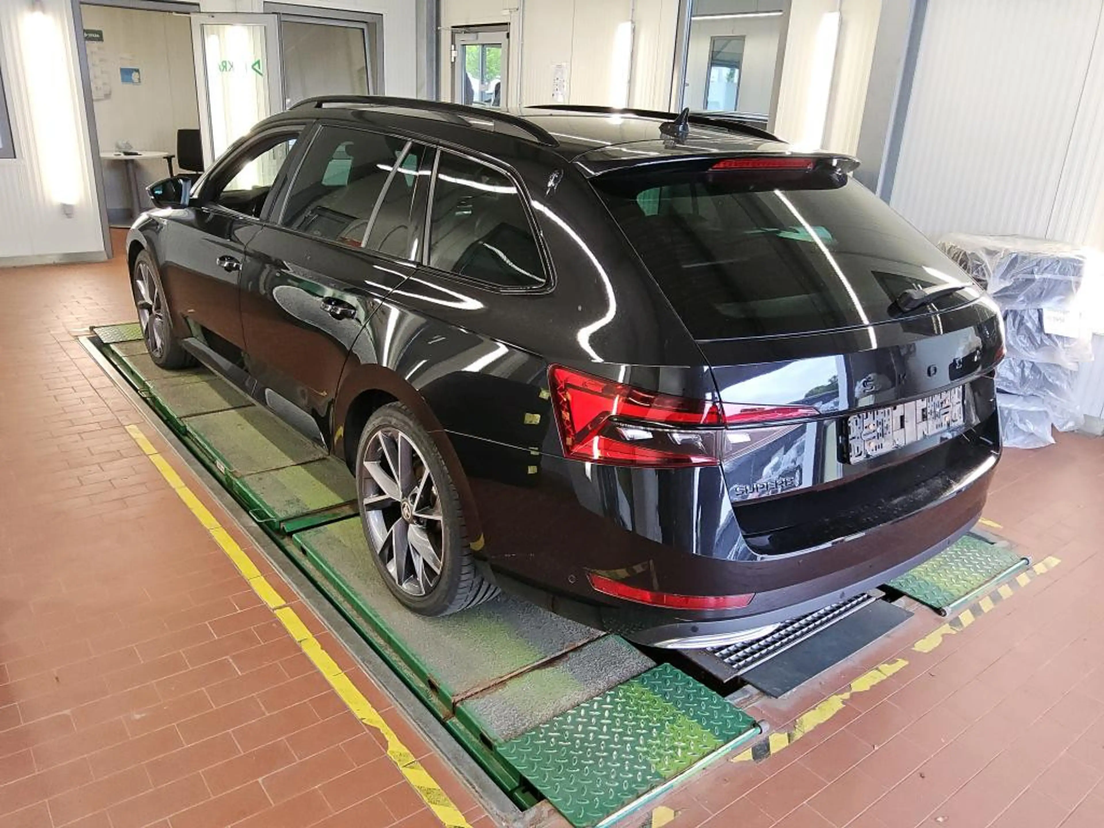 Skoda Superb Combi 1.4 TSI Sportline iV 360° PANO — photo 3
