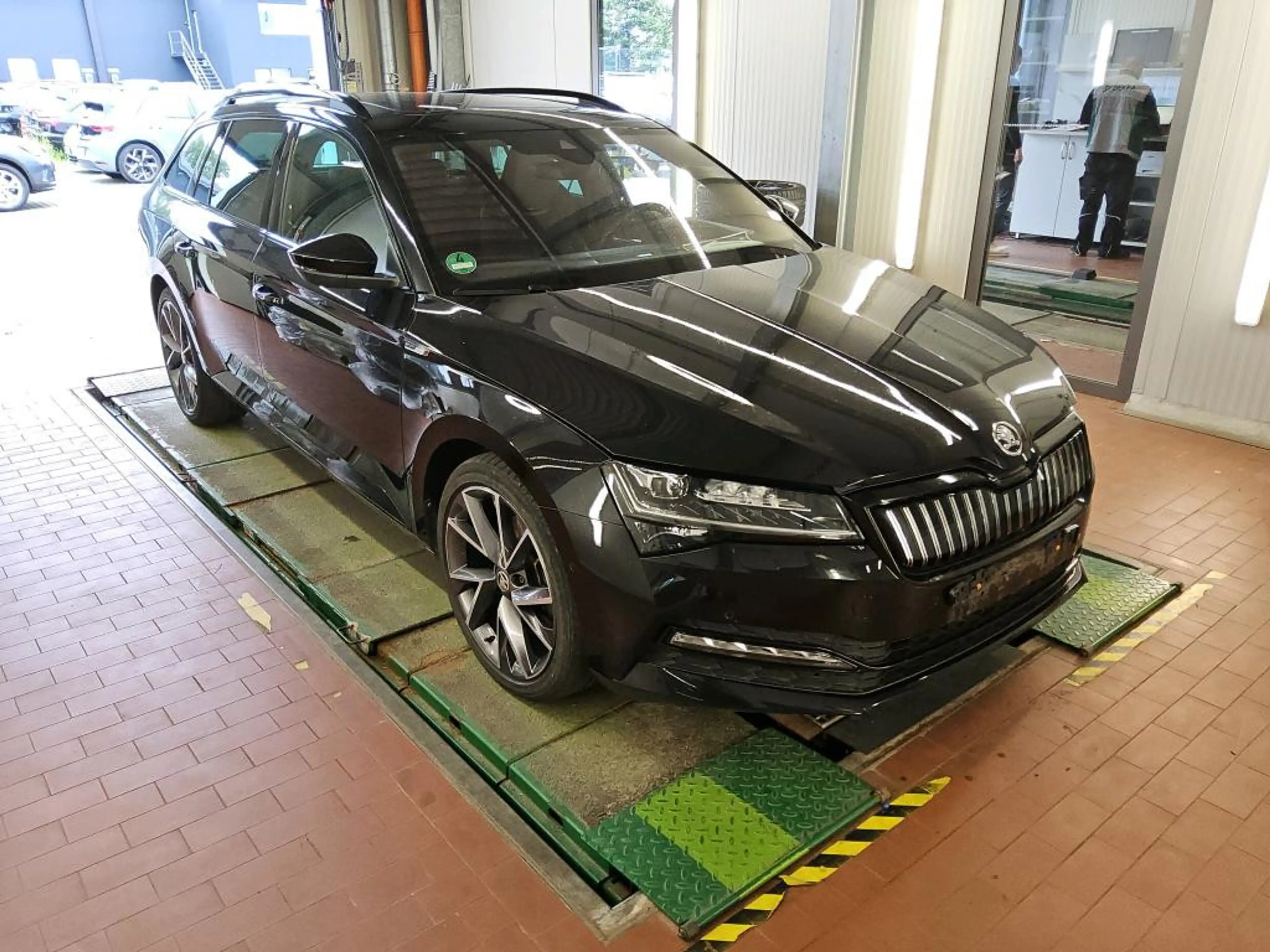 Skoda Superb Combi 1.4 TSI Sportline iV 360° PANO — photo 2