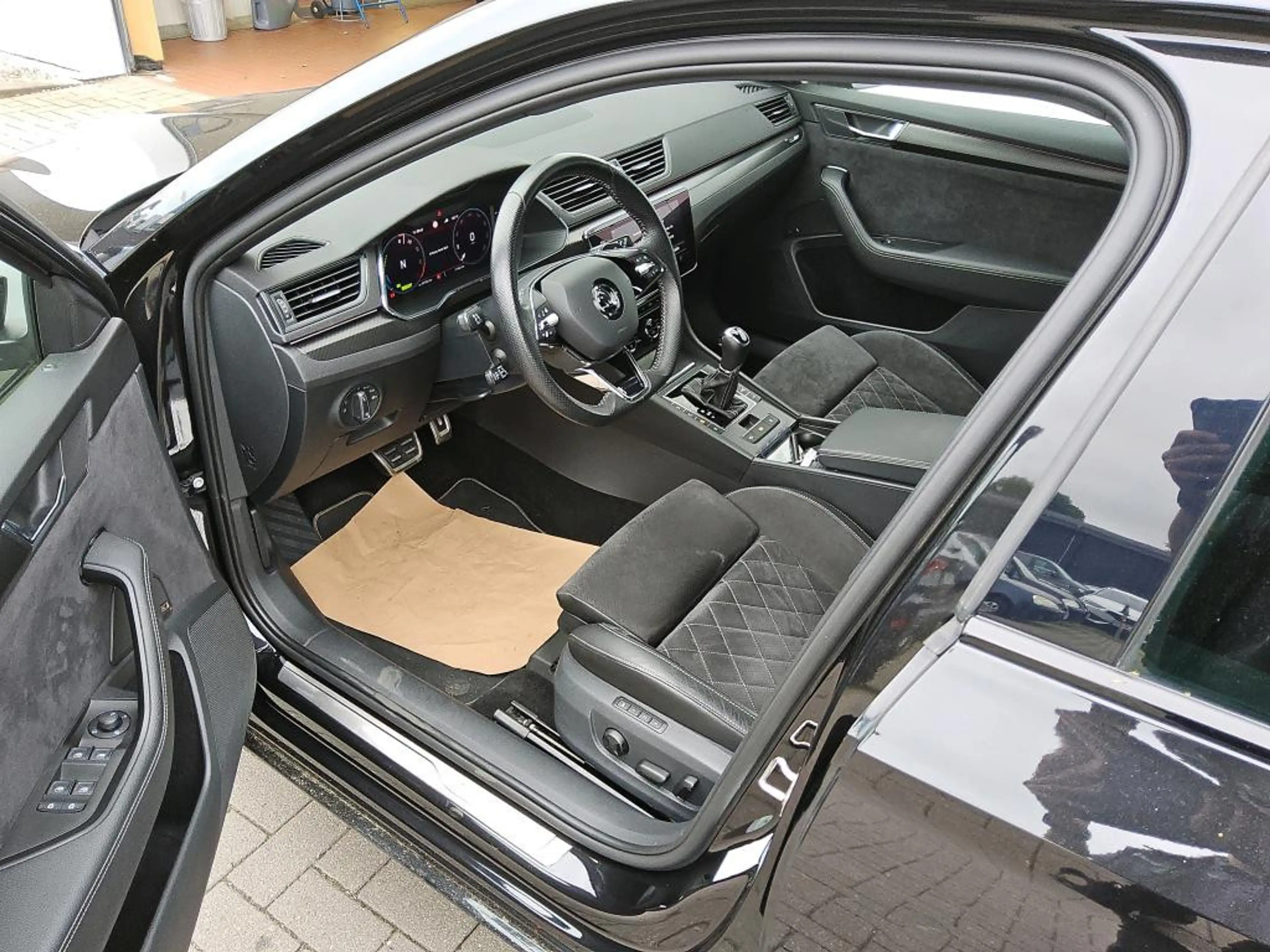 Skoda Superb Combi 1.4 TSI Sportline iV 360° PANO — photo 14