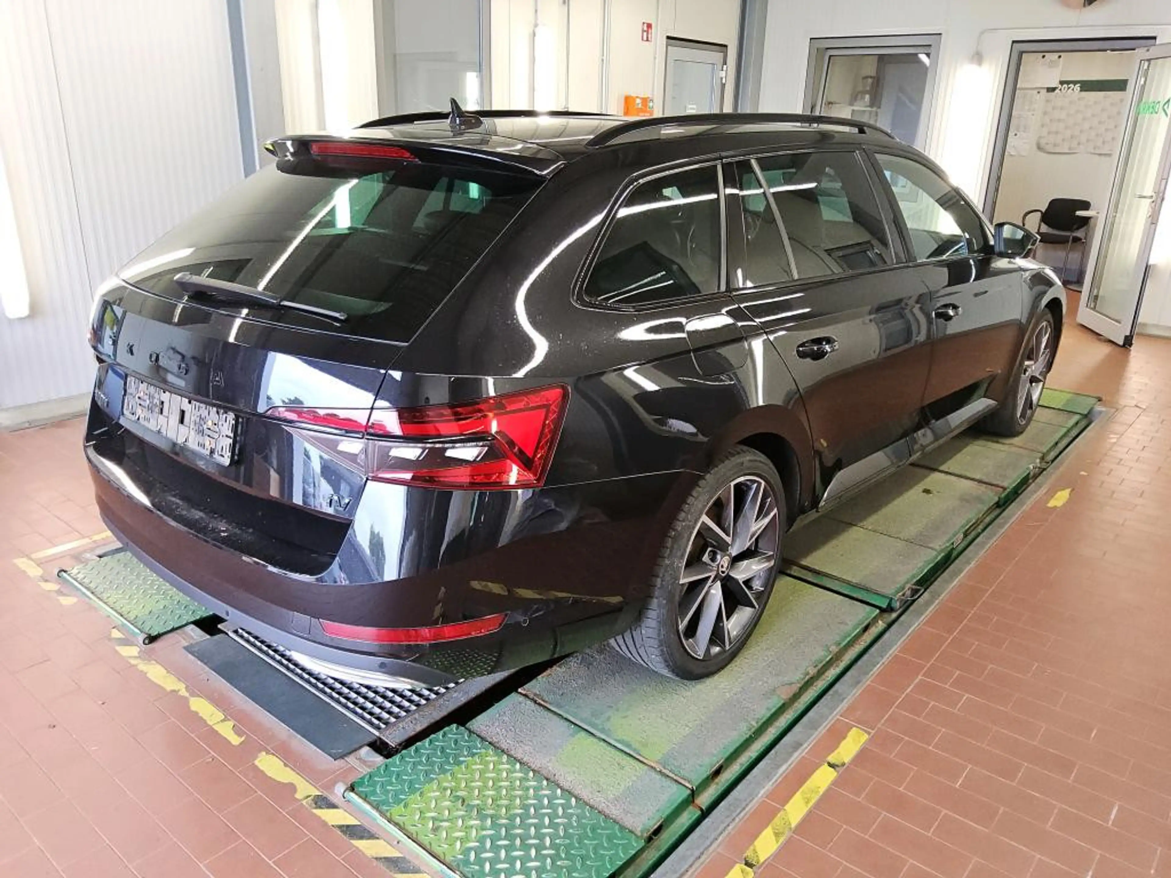 Skoda Superb Combi 1.4 TSI Sportline iV 360° PANO — photo 4