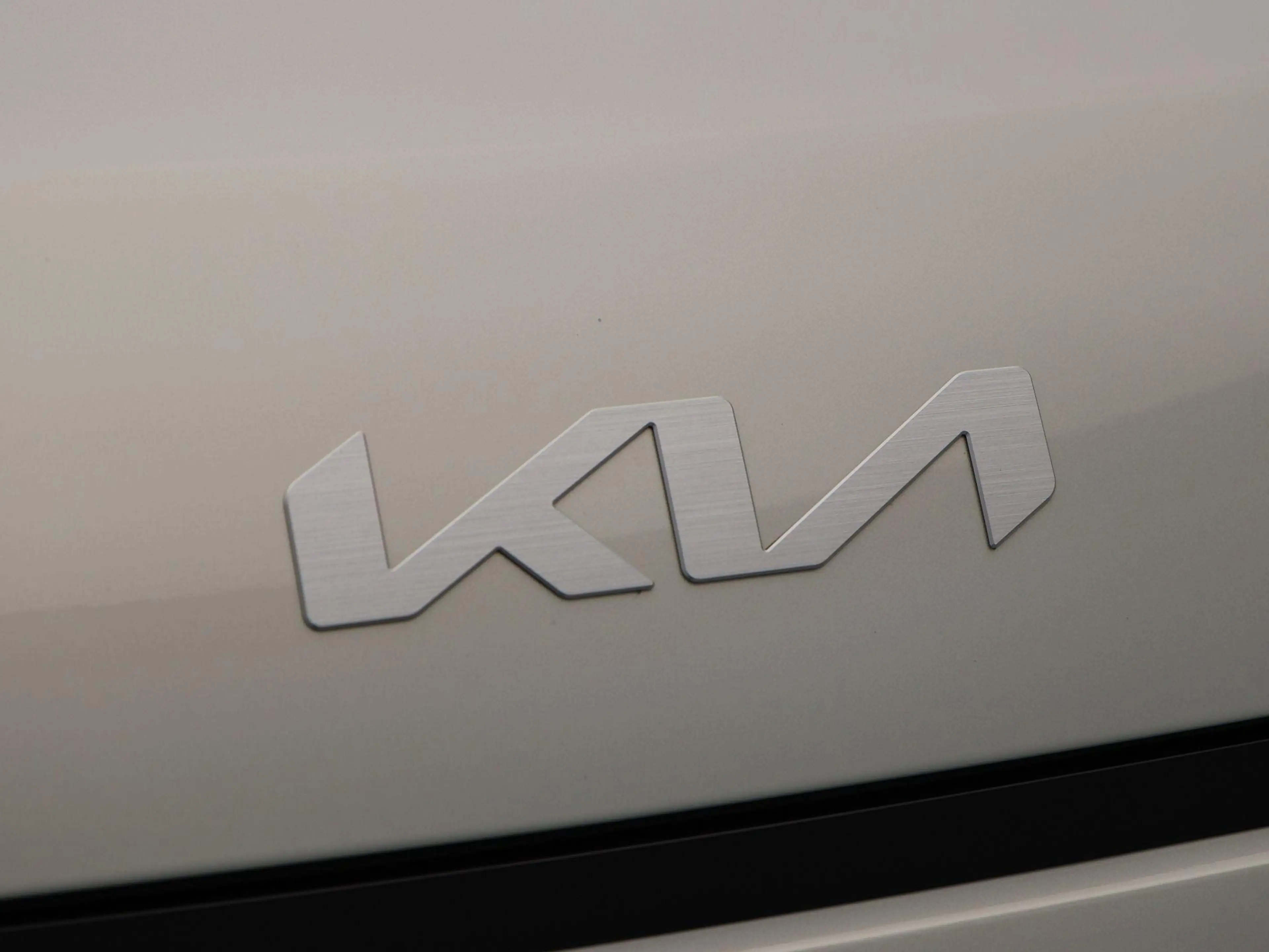 Kia EV3 GT-PlusLine 81.4 kWh 204 Pk | Trekhaak | Carplay | — photo 12