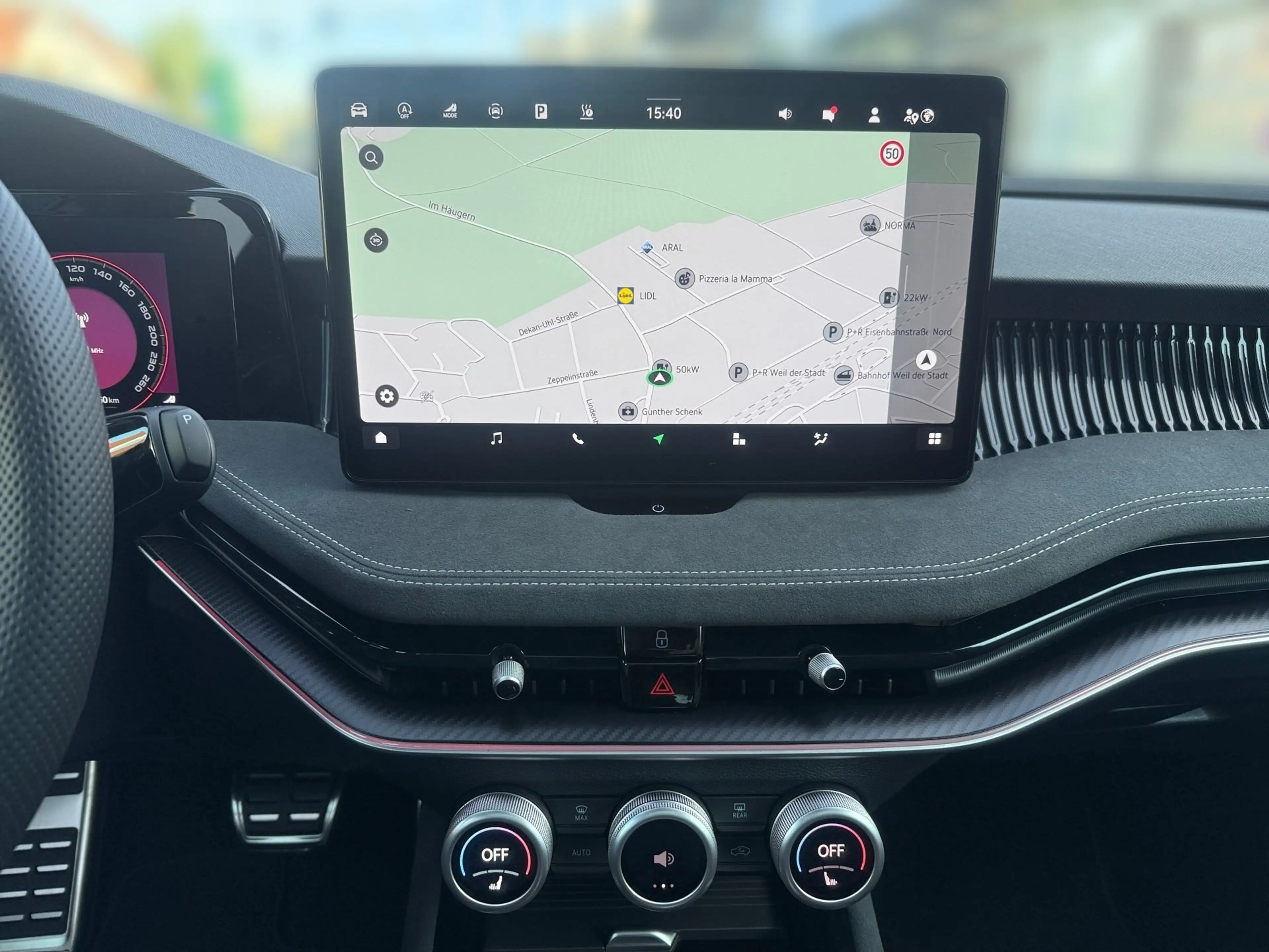 Skoda Superb COMBI 2.0 TSI DSG Sportline HeadUp AHK — photo 9