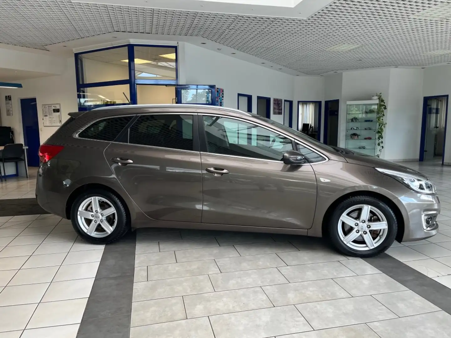 Kia Ceed SW / cee'd SW 1.6 GDI Dream Team Beige - 2