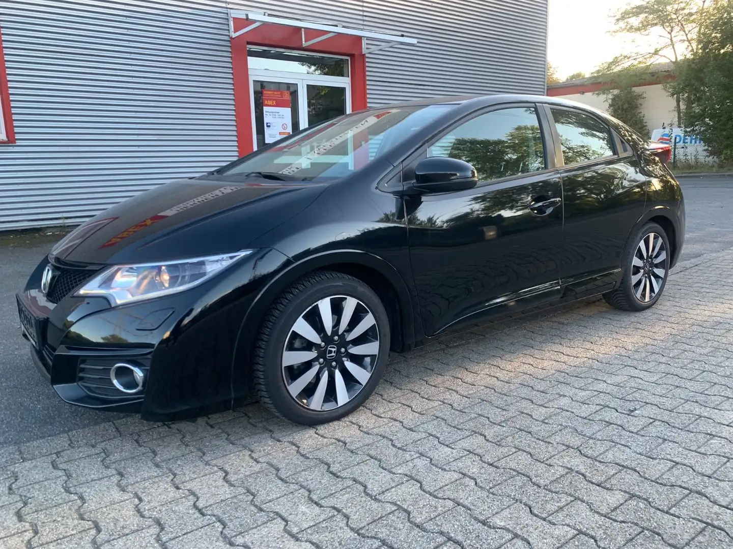Honda Civic Lim. 5-trg. 1.8 Elegance*Navi*1 Hand*Kamer Schwarz - 2