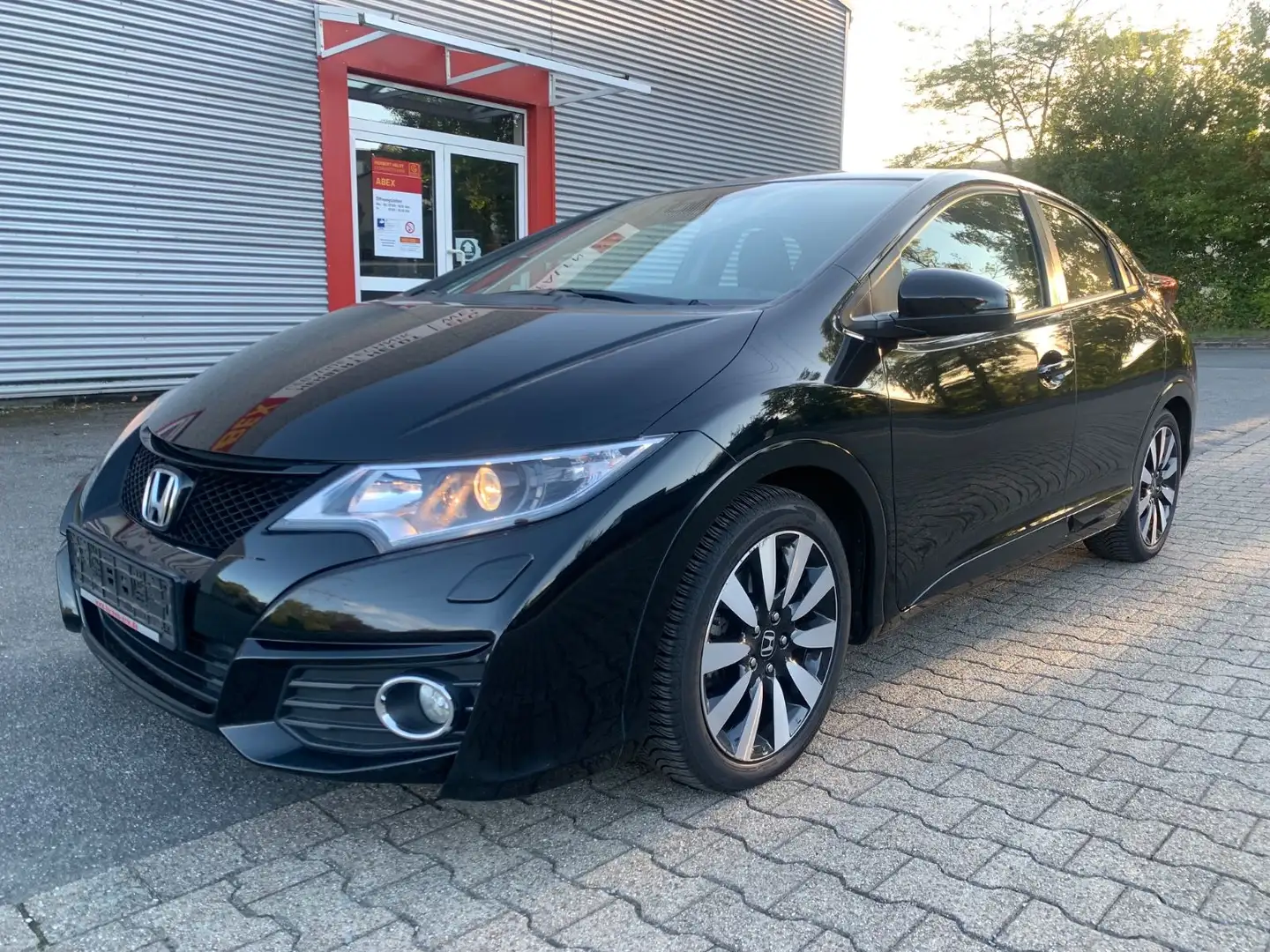 Honda Civic Lim. 5-trg. 1.8 Elegance*Navi*1 Hand*Kamer Schwarz - 1