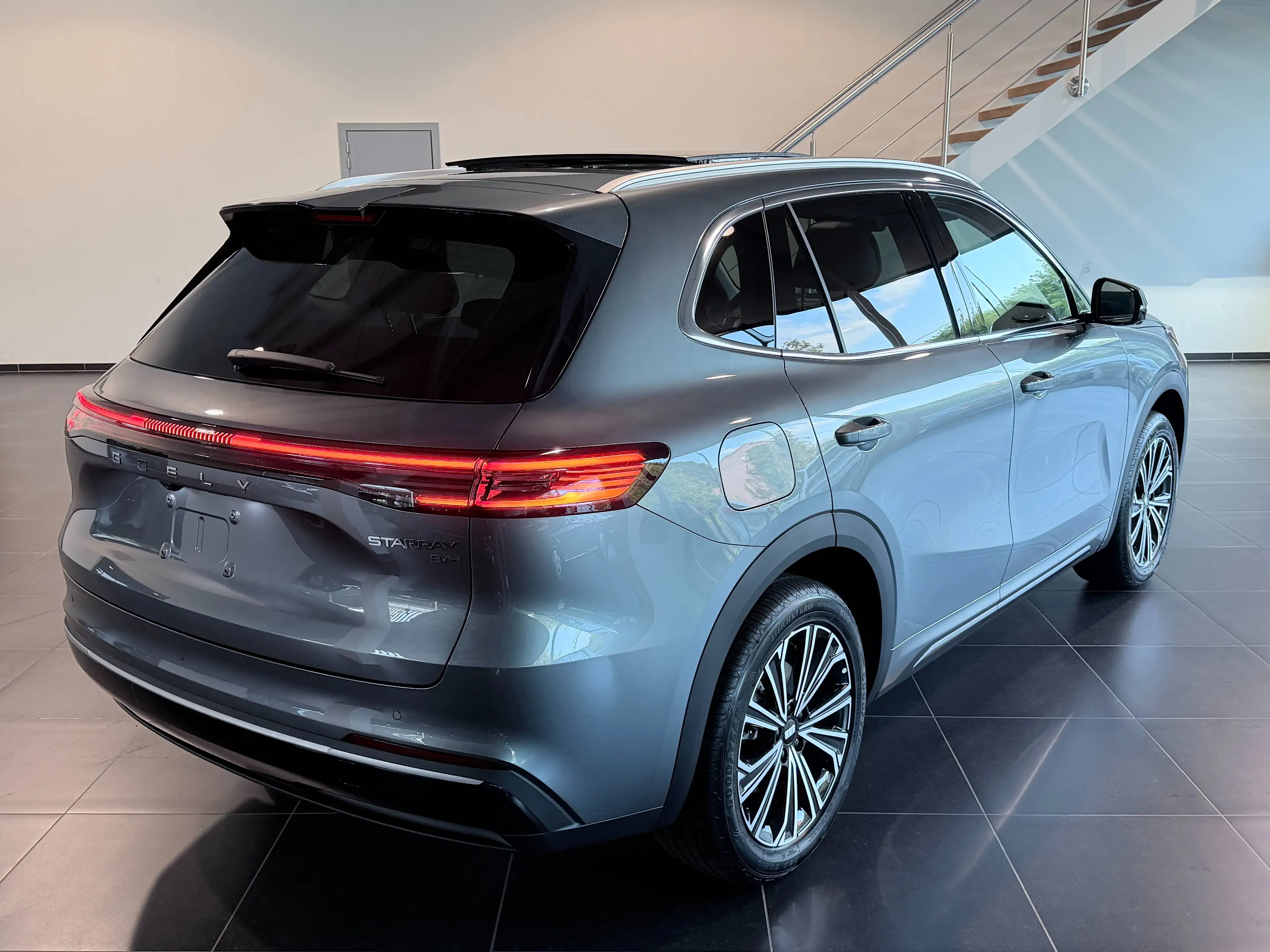 Geely Starray EM-i 136KM EV / Panorama, Head-Up, 360 Camera, Sound System, Full Led — photo 3