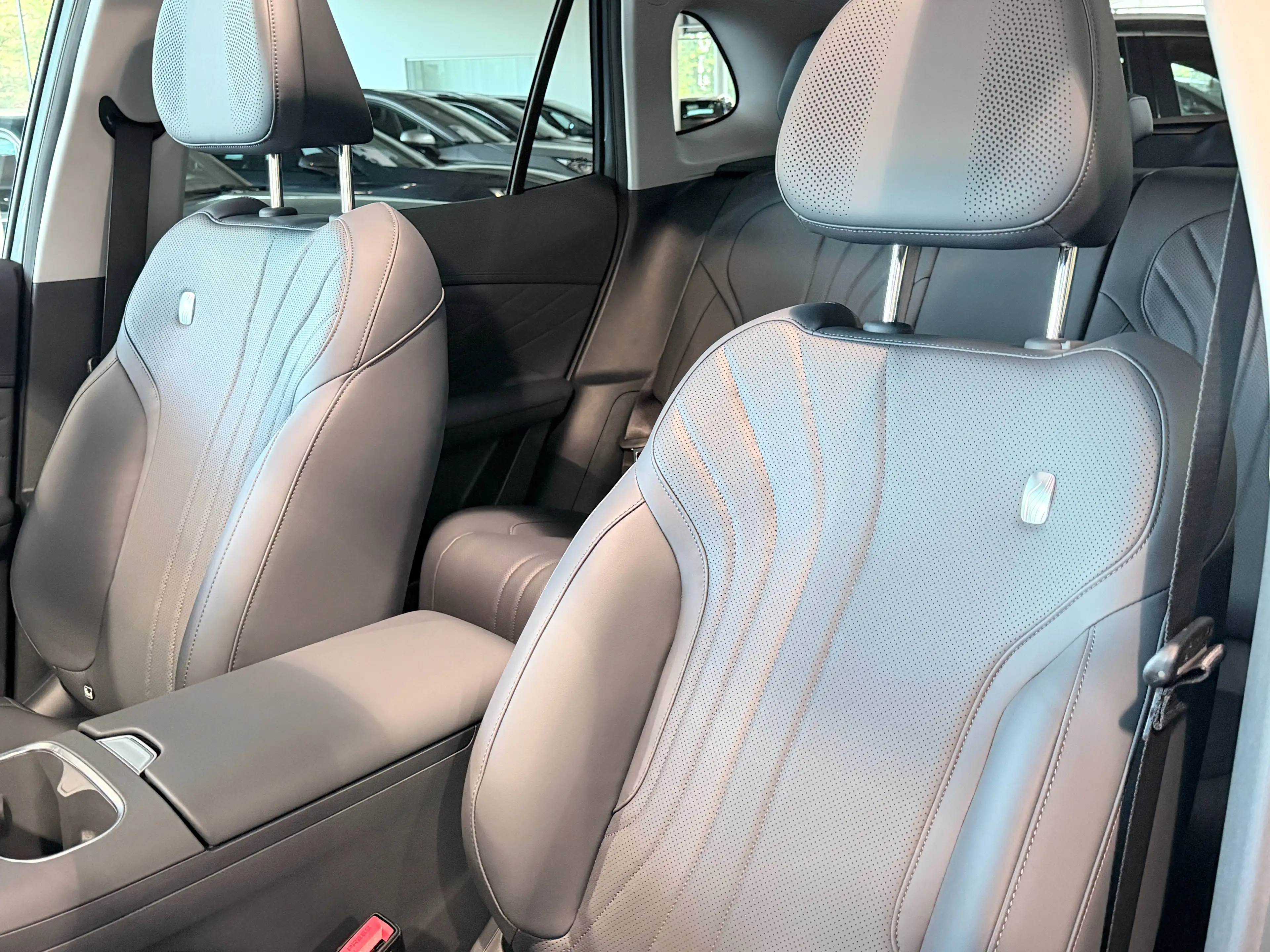 Geely Starray EM-i 136KM EV / Panorama, Head-Up, 360 Camera, Sound System, Full Led — photo 5