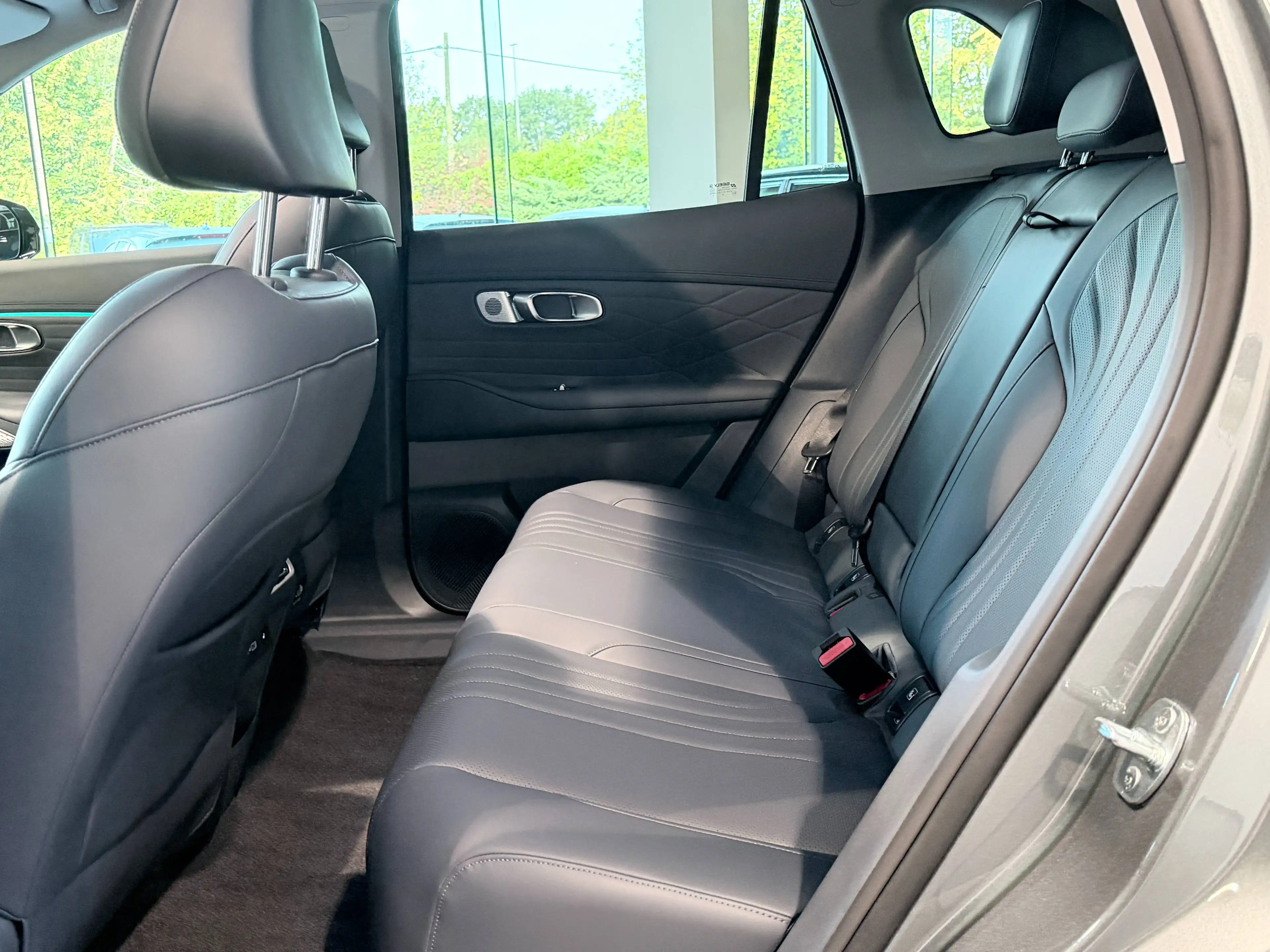 Geely Starray EM-i 136KM EV / Panorama, Head-Up, 360 Camera, Sound System, Full Led — photo 9