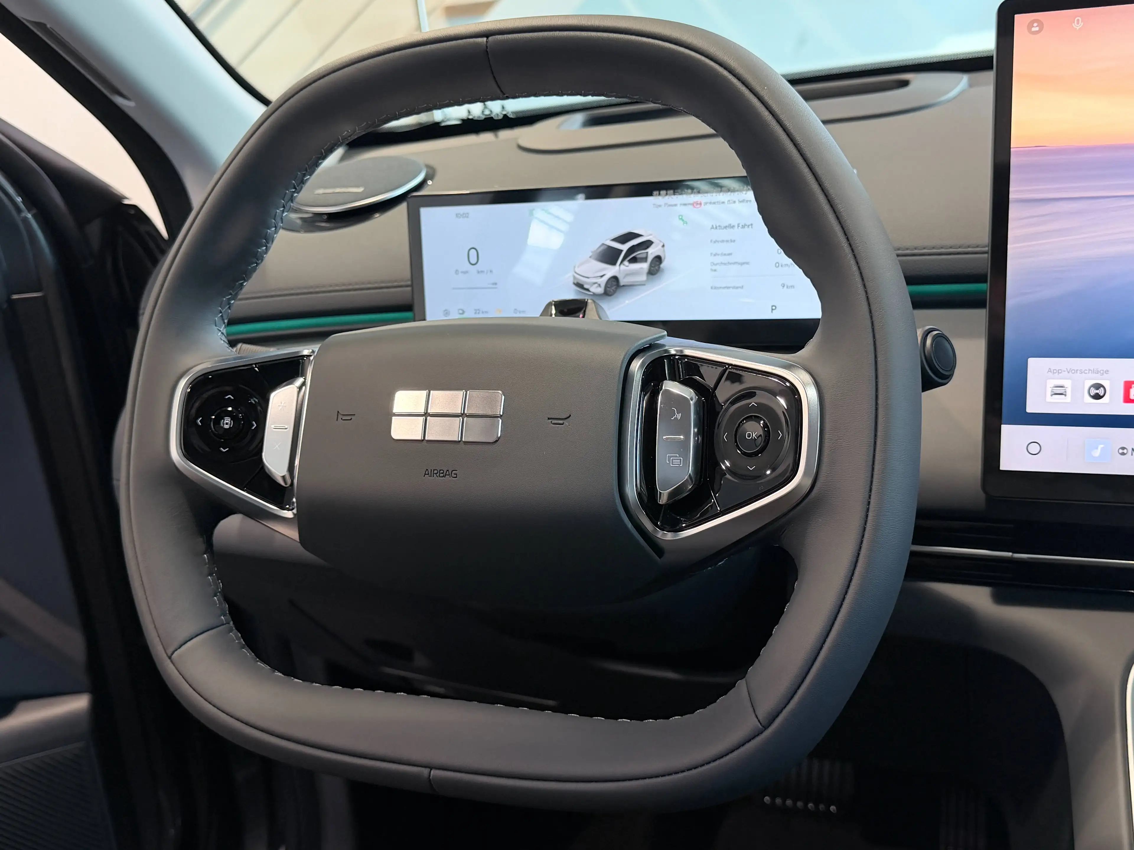 Geely Starray EM-i 136KM EV / Panorama, Head-Up, 360 Camera, Sound System, Full Led — photo 11