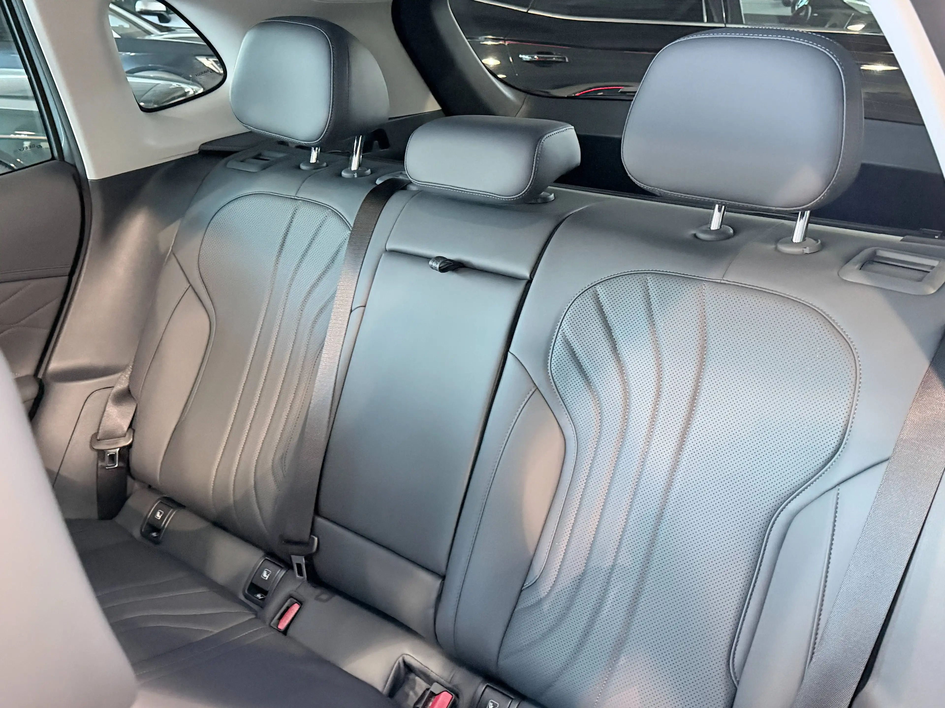 Geely Starray EM-i 136KM EV / Panorama, Head-Up, 360 Camera, Sound System, Full Led — photo 8
