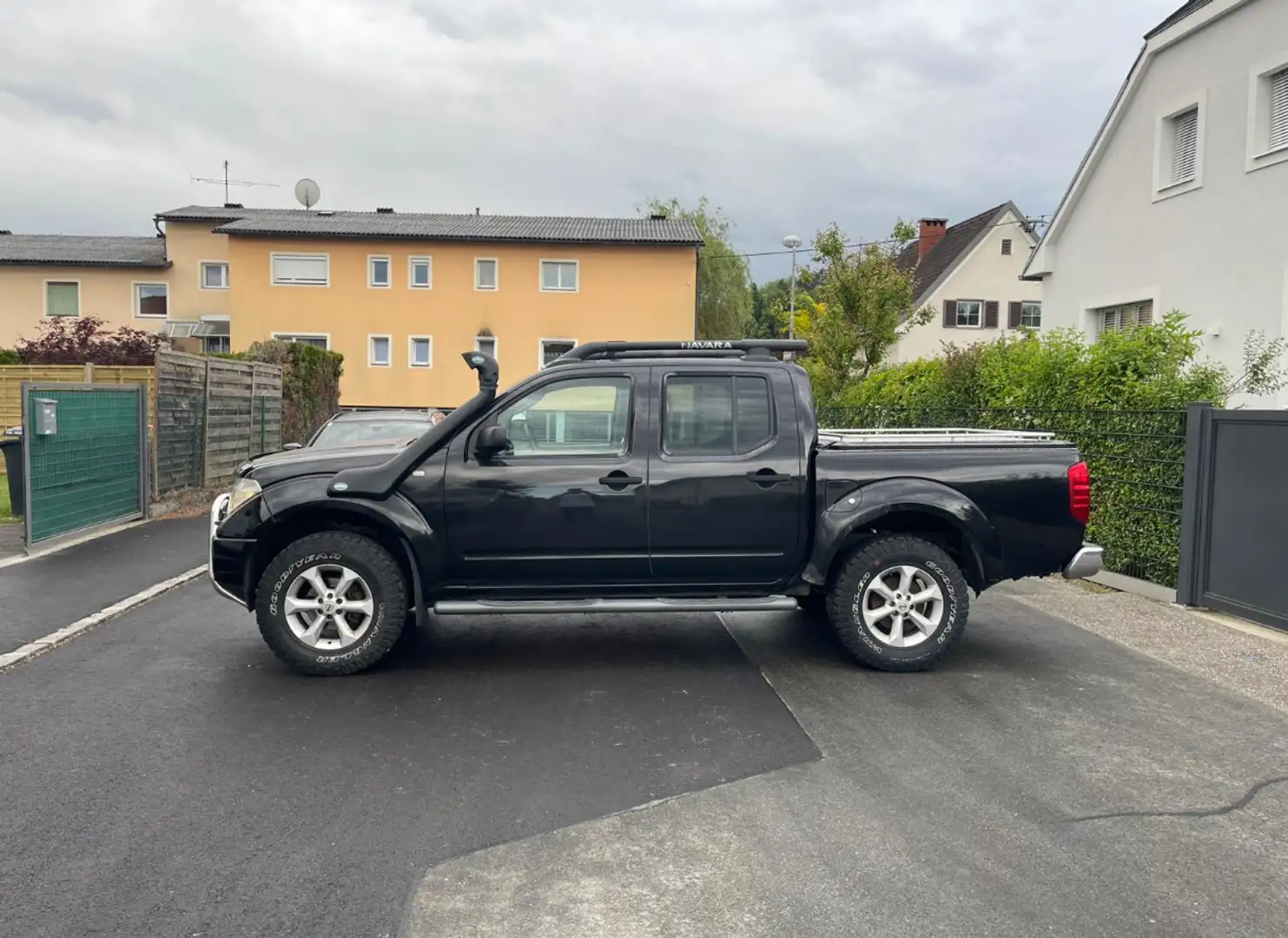 Nissan Navara Schwarz - 2