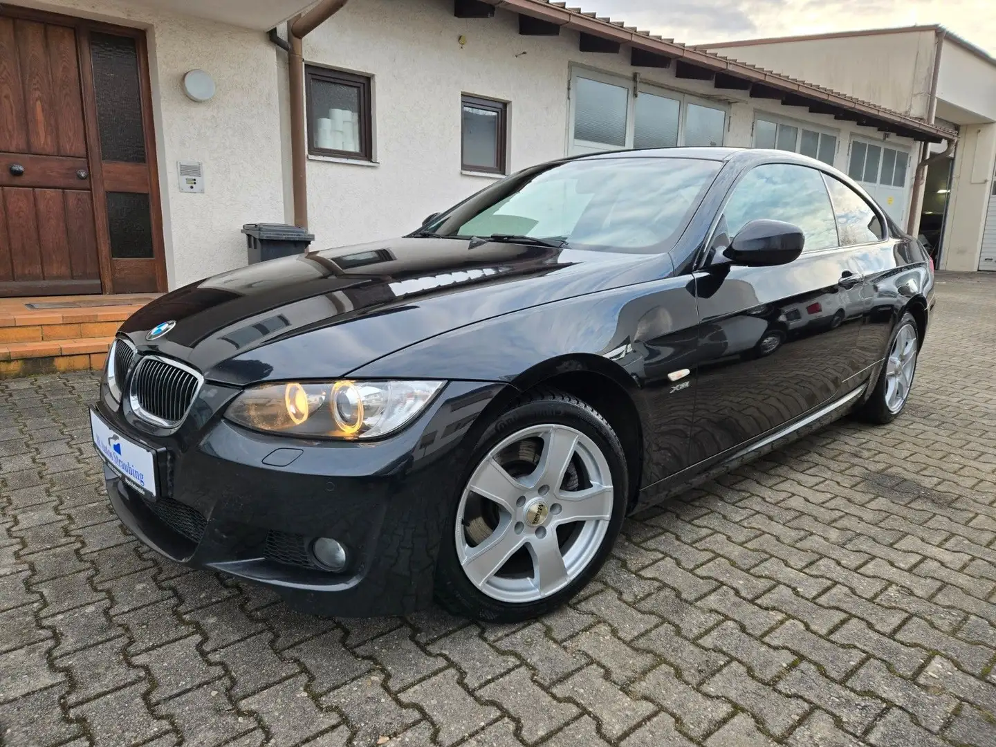 BMW 330 Baureihe 3 Coupe 330i xDrive Noir - 1