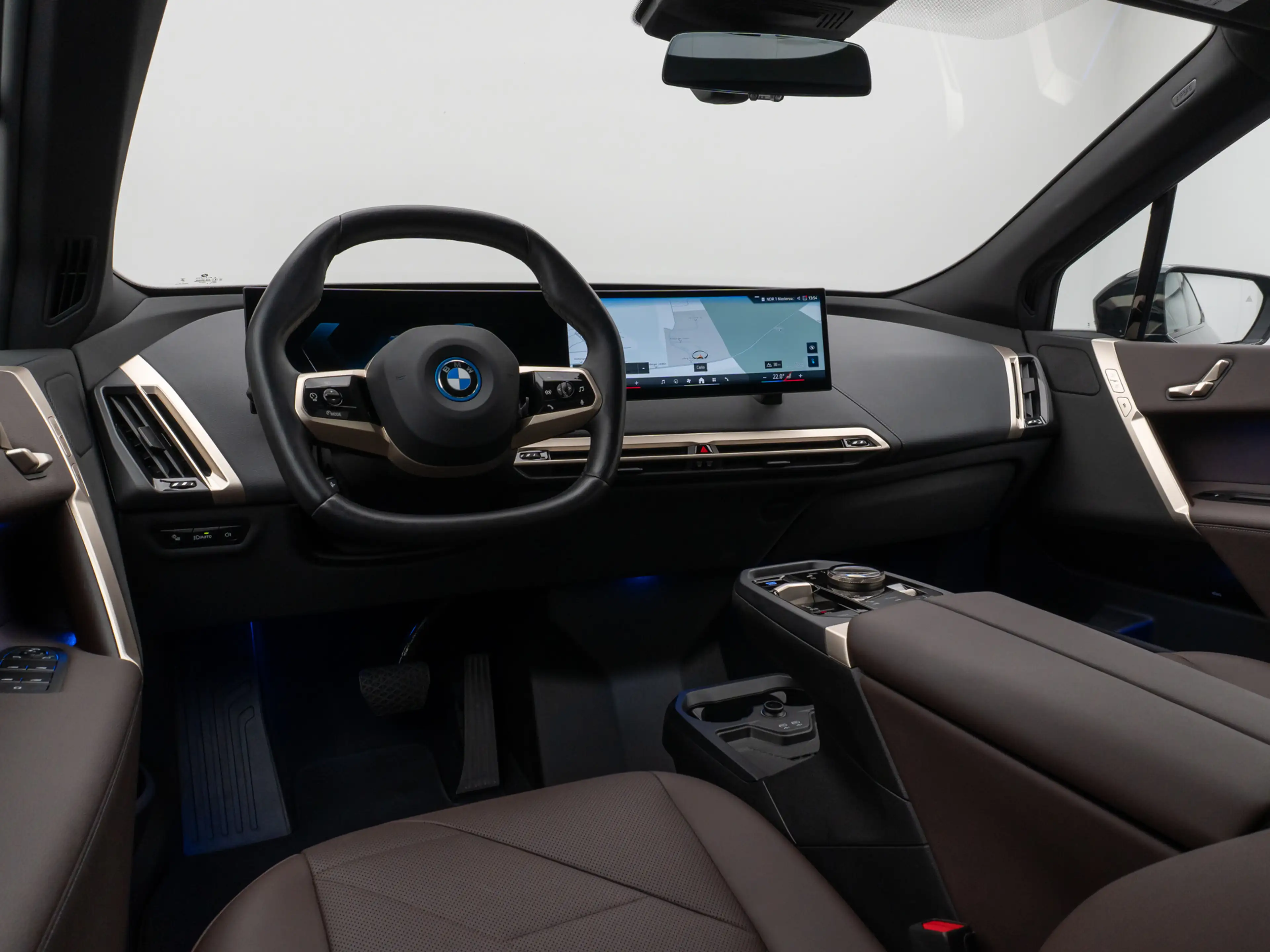 BMW iX Panorama Kamera HiFi Komfort SkyLounge — photo 37