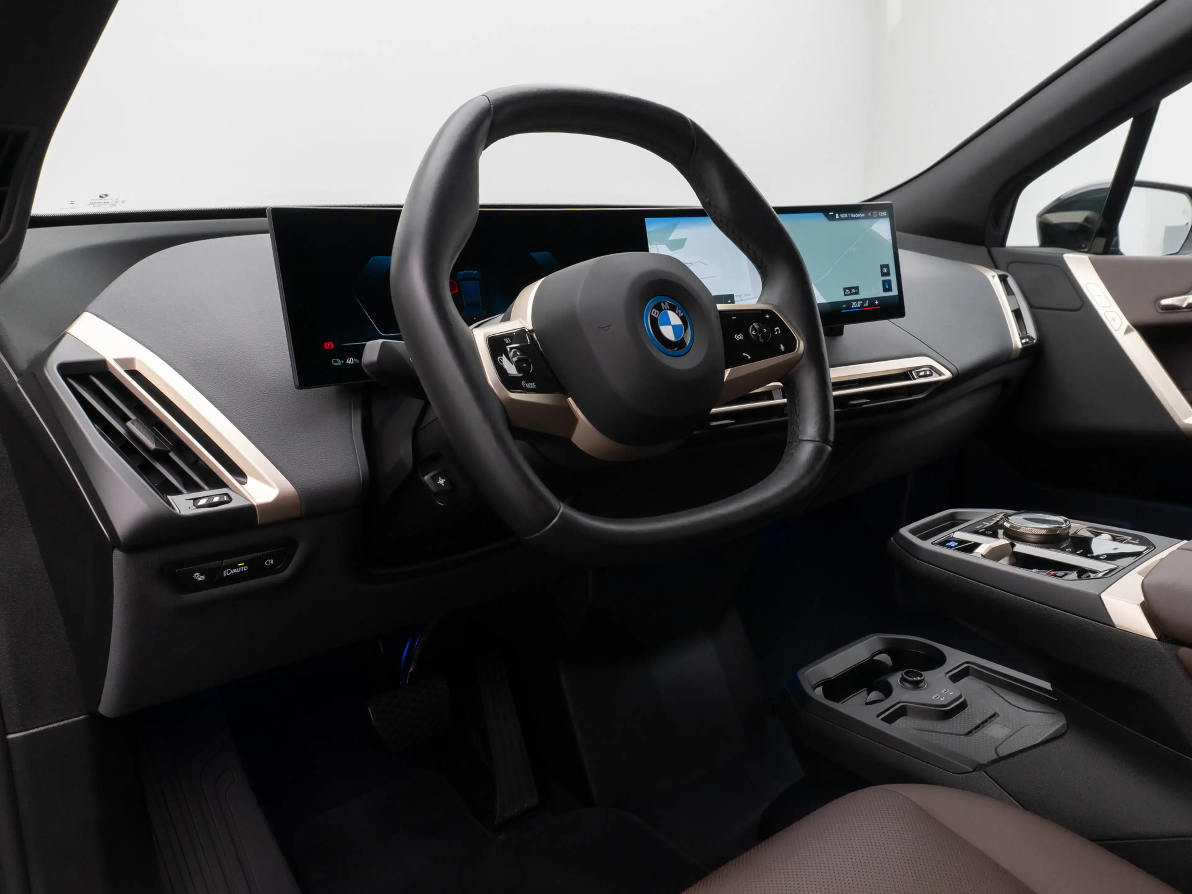 BMW iX Panorama Kamera HiFi Komfort SkyLounge — photo 19
