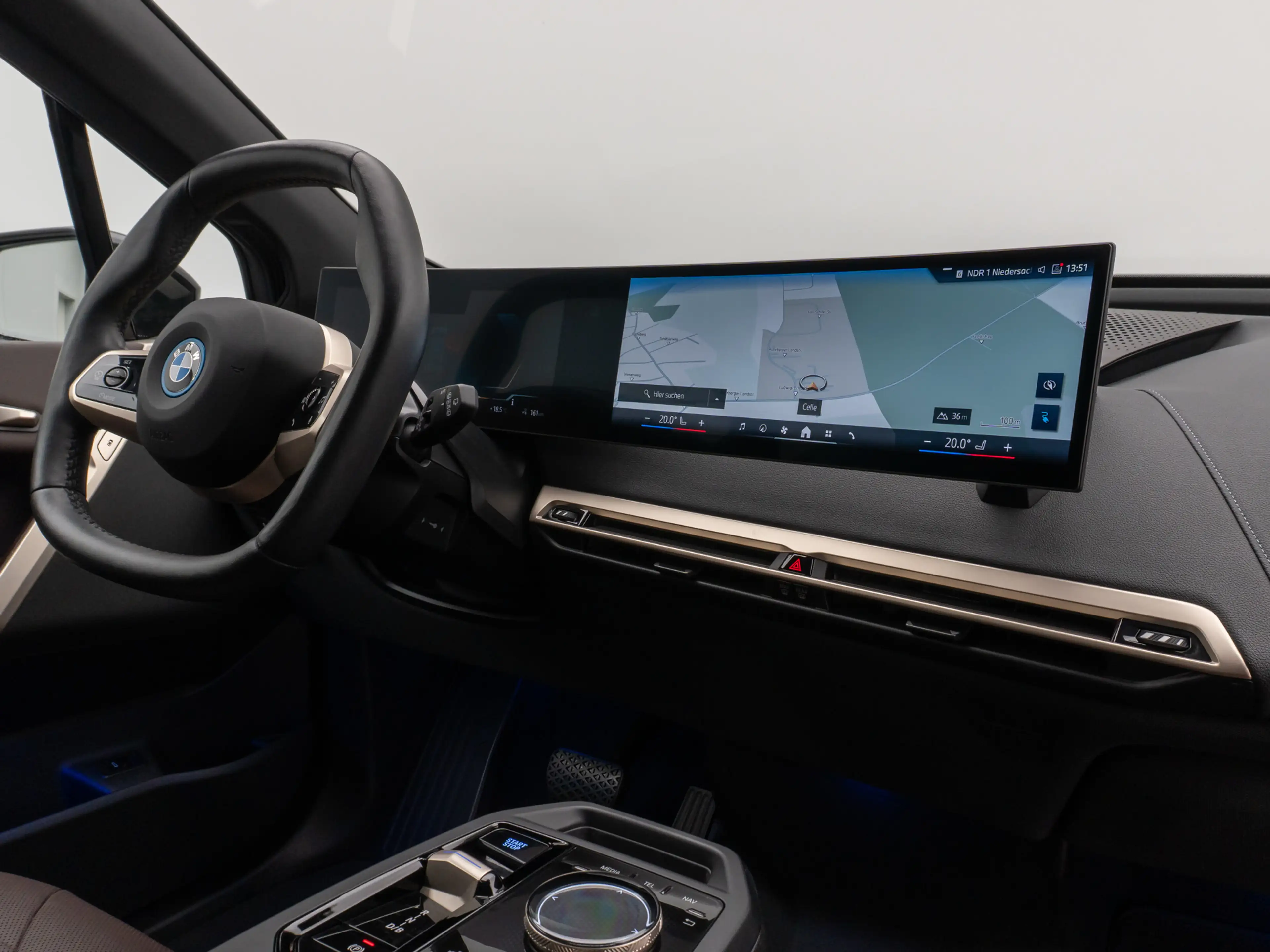 BMW iX Panorama Kamera HiFi Komfort SkyLounge — photo 36