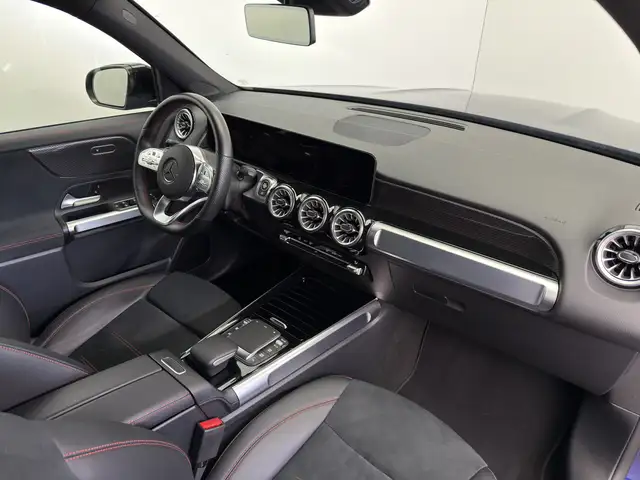 Mercedes-Benz 220 view 13