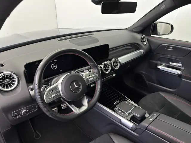 Mercedes-Benz 220 view 9