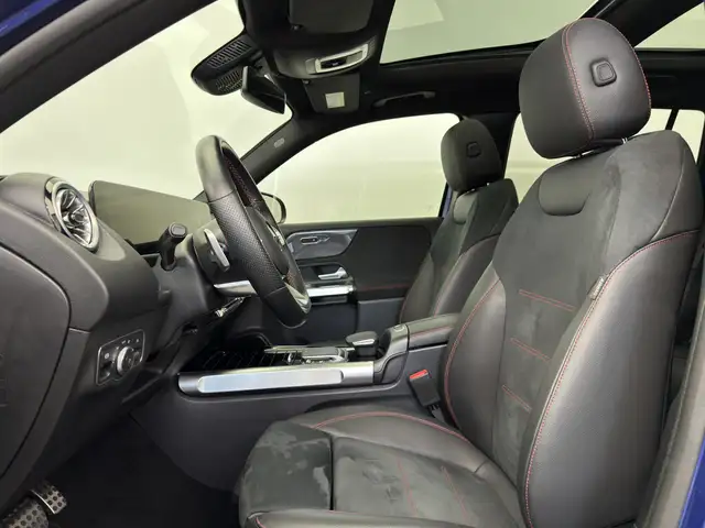 Mercedes-Benz 220 view 8