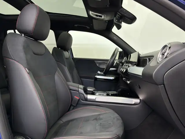 Mercedes-Benz 220 view 14