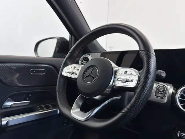 Mercedes-Benz 220 view 12