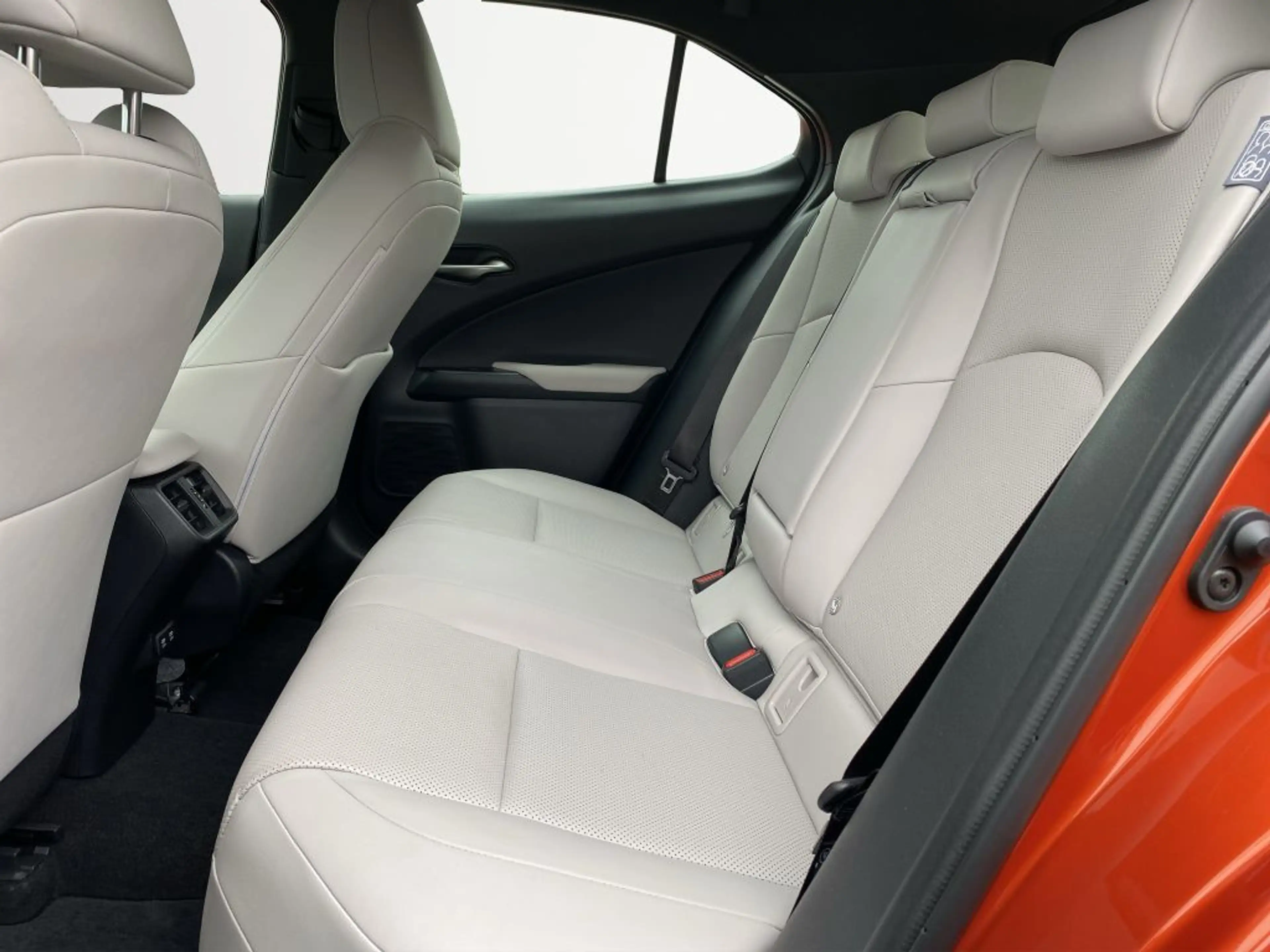 Lexus UX 200 Executive Line *Navi+Leder+Allwetter* — photo 12