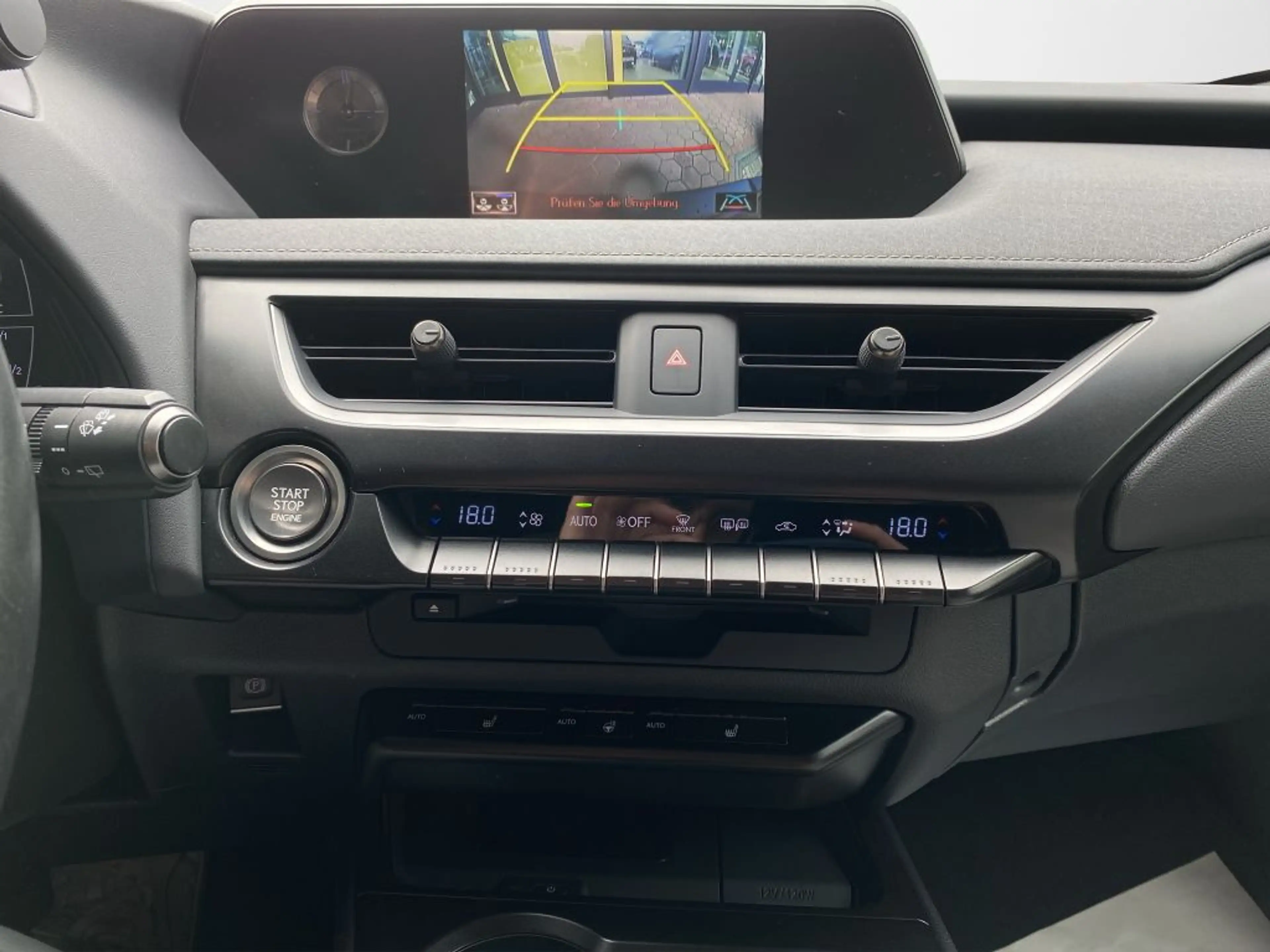 Lexus UX 200 Executive Line *Navi+Leder+Allwetter* — photo 14