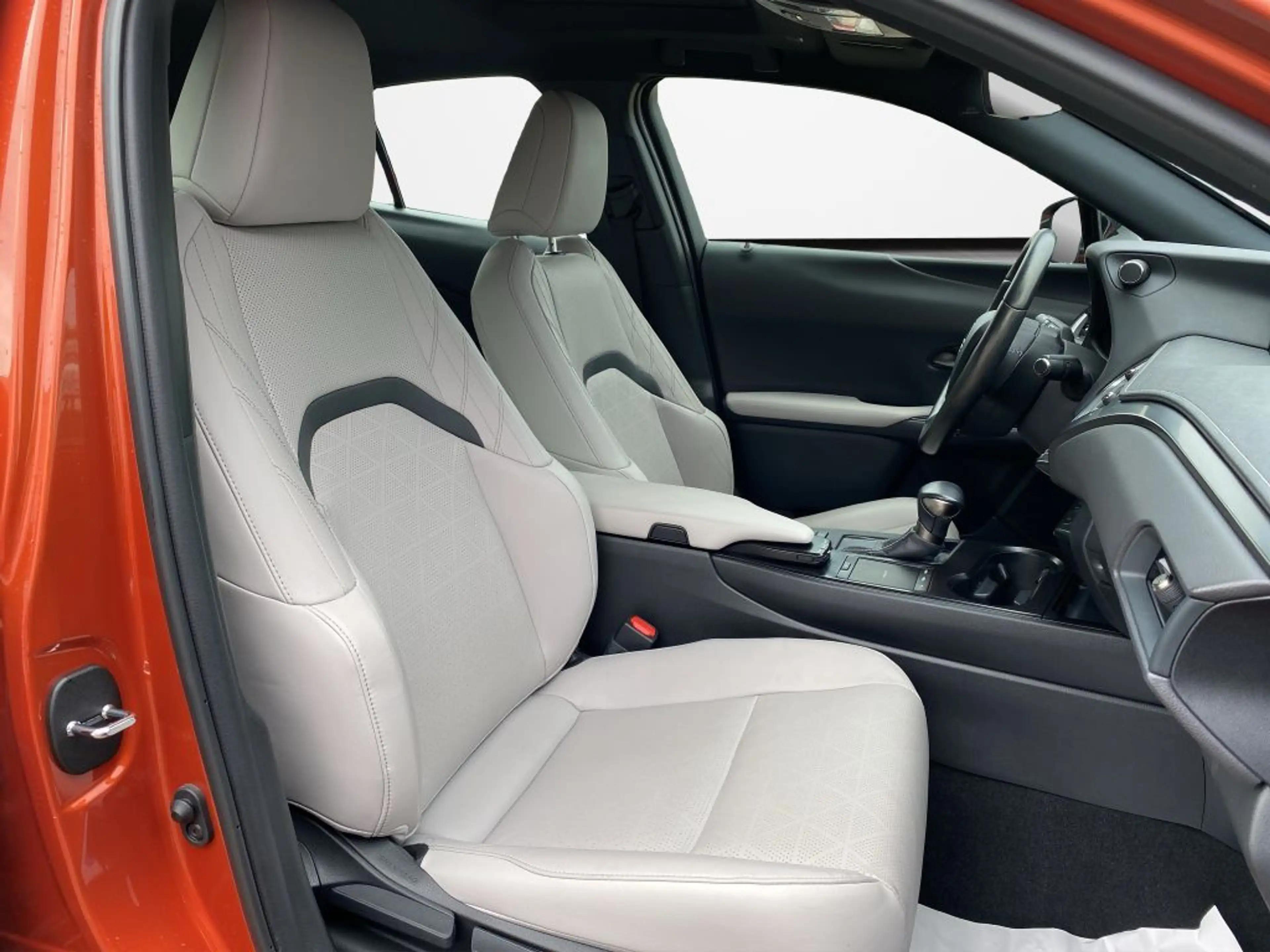 Lexus UX 200 Executive Line *Navi+Leder+Allwetter* — photo 15