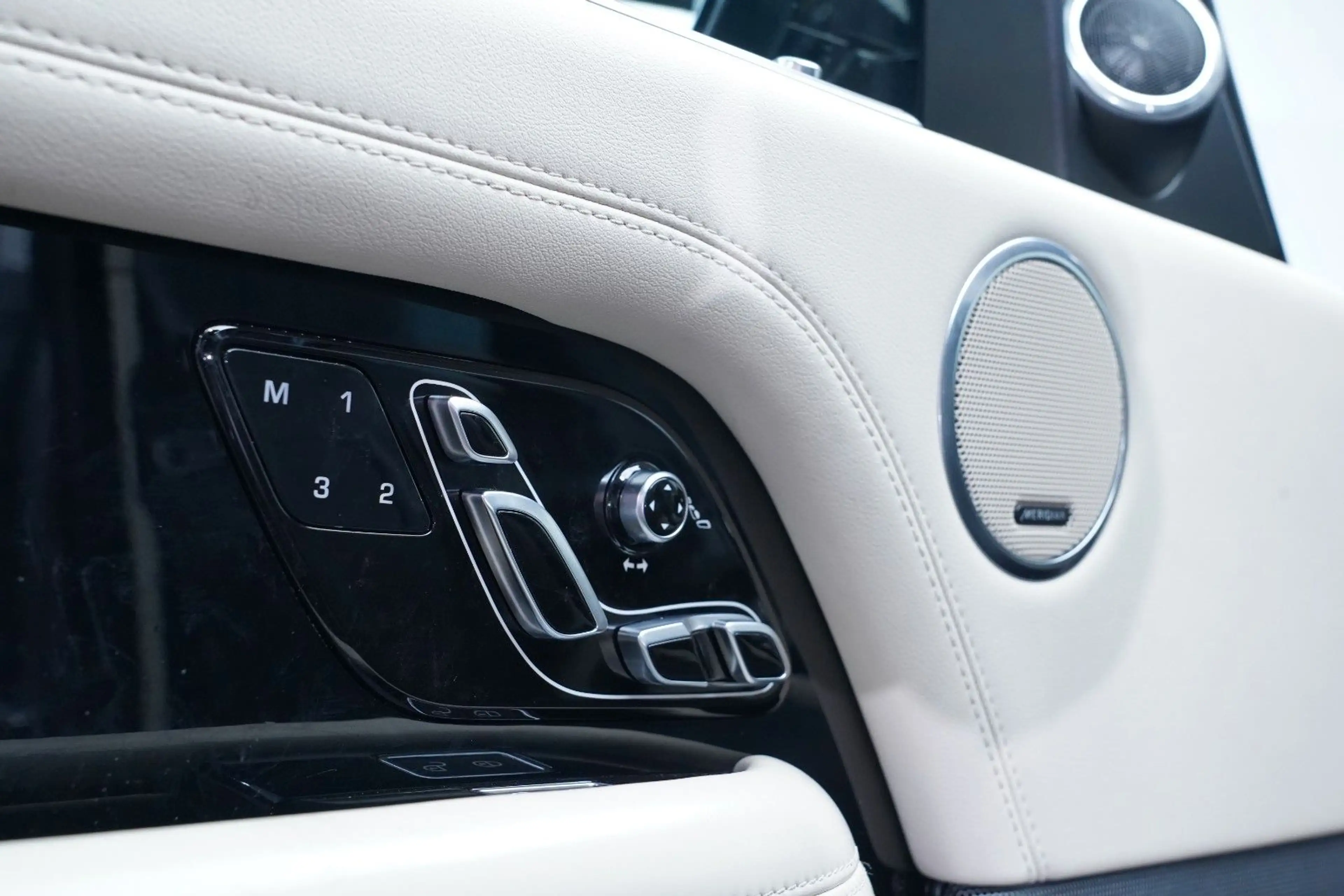 Land Rover Range Rover Autobiography SDV6 BLACK LED/AIR/MER — photo 11