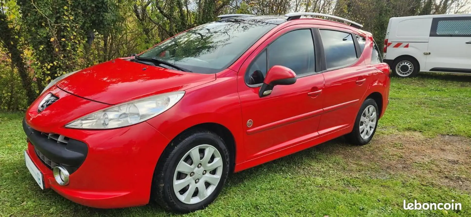 Peugeot 207 1.6 HDi 90cv Série 64 Révisé & garantie 12 mois Rouge - 1