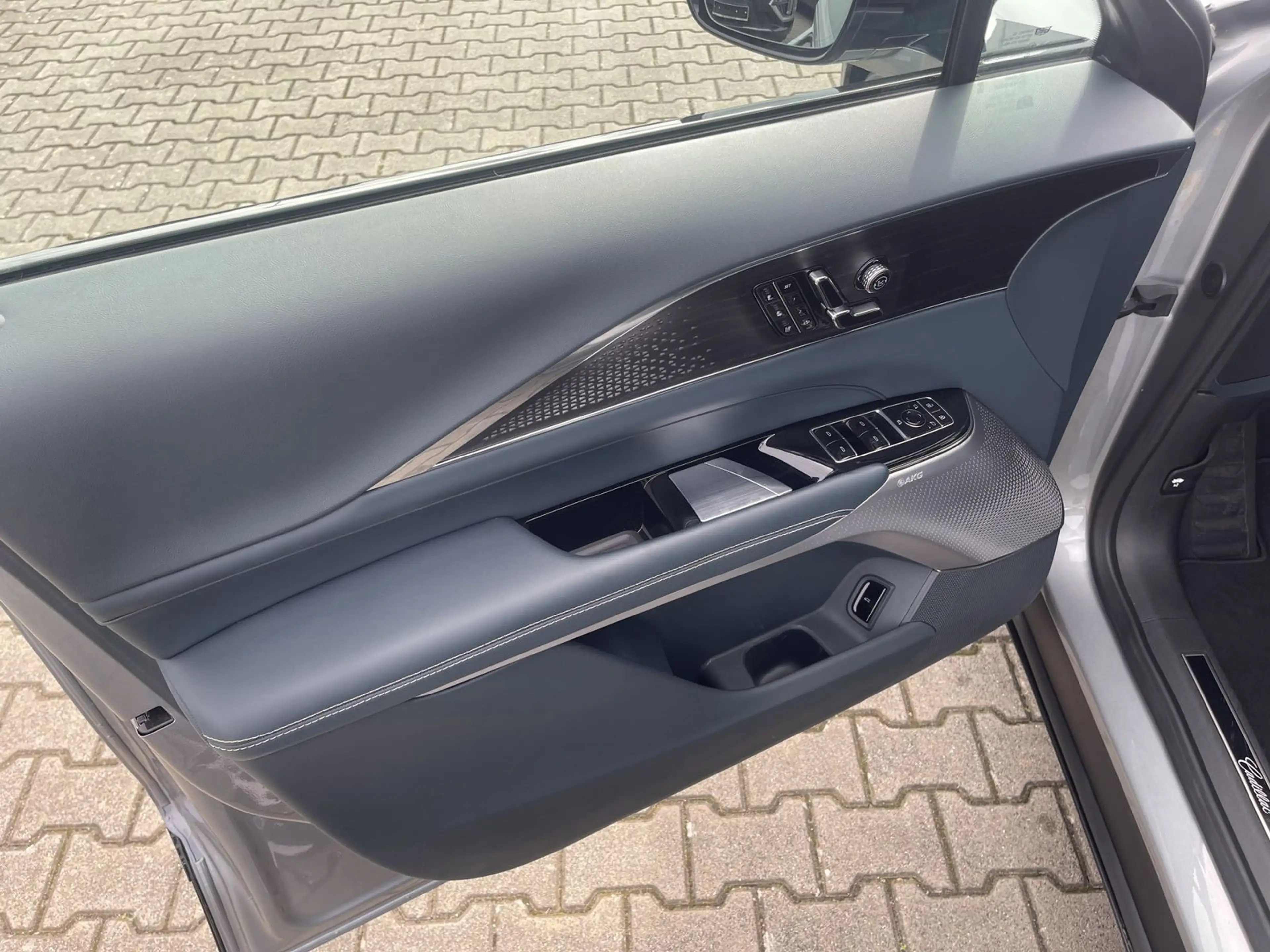 Cadillac Lyriq Sport 600e AWD — photo 7