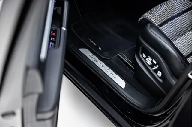 Porsche Cayenne view 16