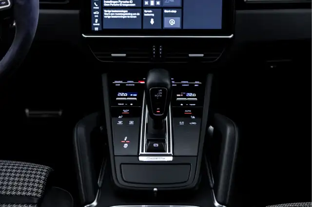 Porsche Cayenne view 26
